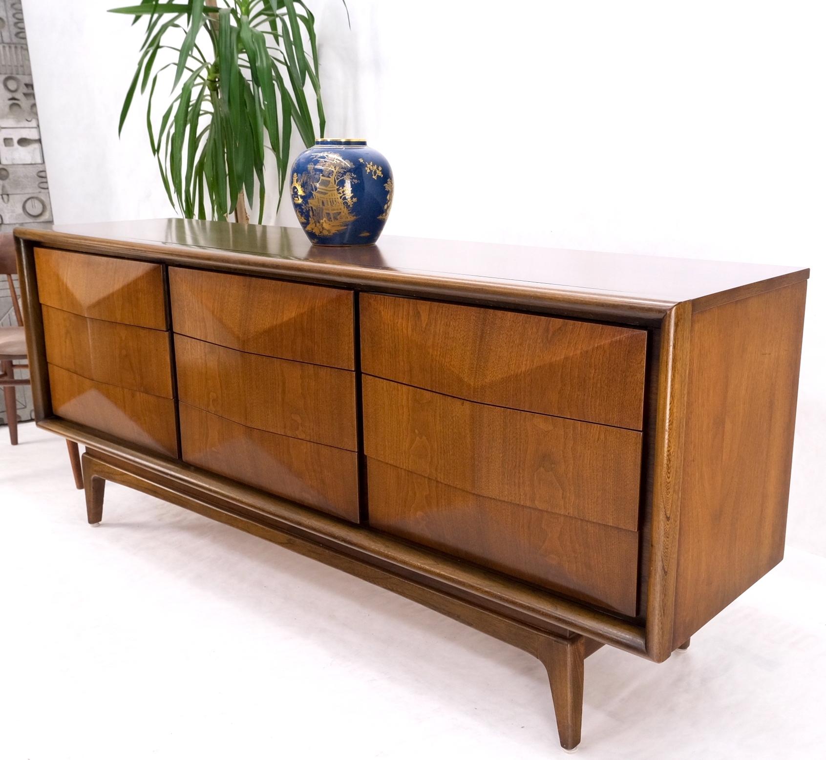 Moderne Kommode aus Nussbaumholz mit 9 Diamanten an der Vorderseite, Mint, Mid-Century Modern im Angebot 10