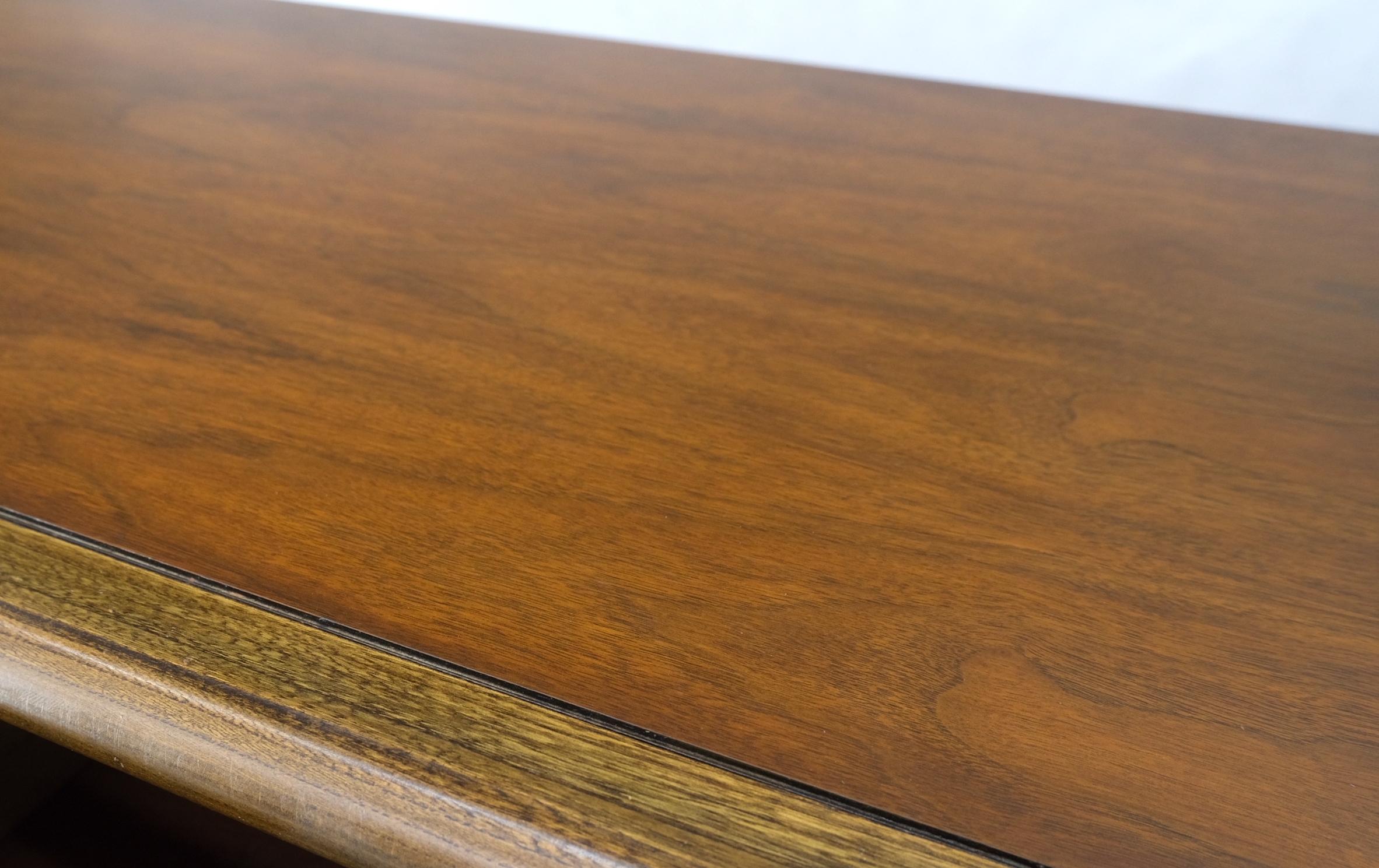 Moderne Kommode aus Nussbaumholz mit 9 Diamanten an der Vorderseite, Mint, Mid-Century Modern (Moderne der Mitte des Jahrhunderts) im Angebot
