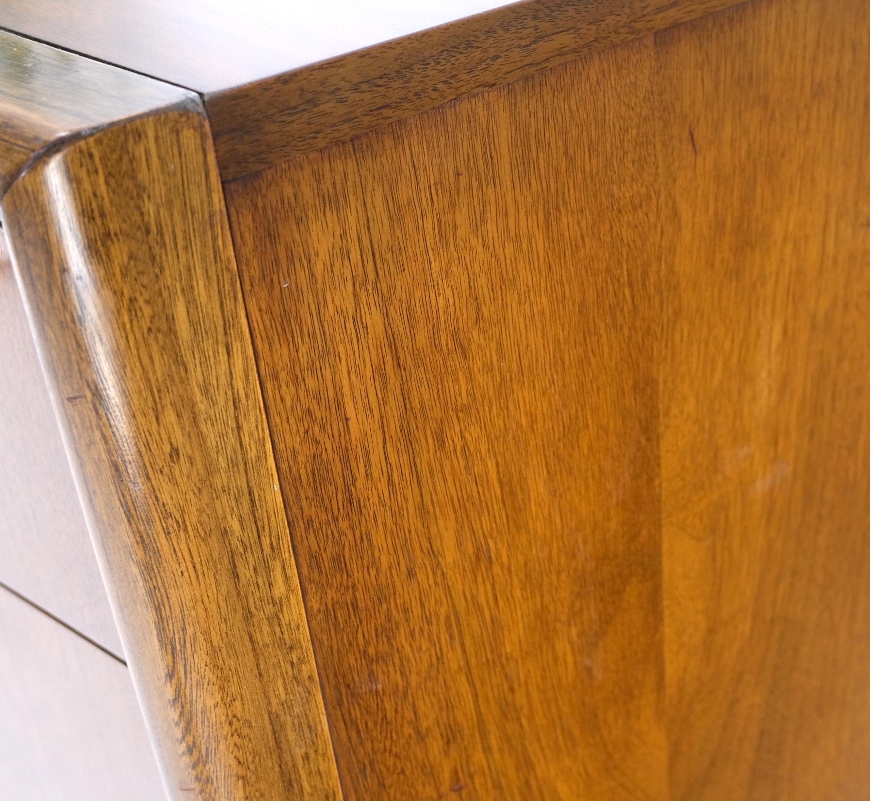 Moderne Kommode aus Nussbaumholz mit 9 Diamanten an der Vorderseite, Mint, Mid-Century Modern (20. Jahrhundert) im Angebot