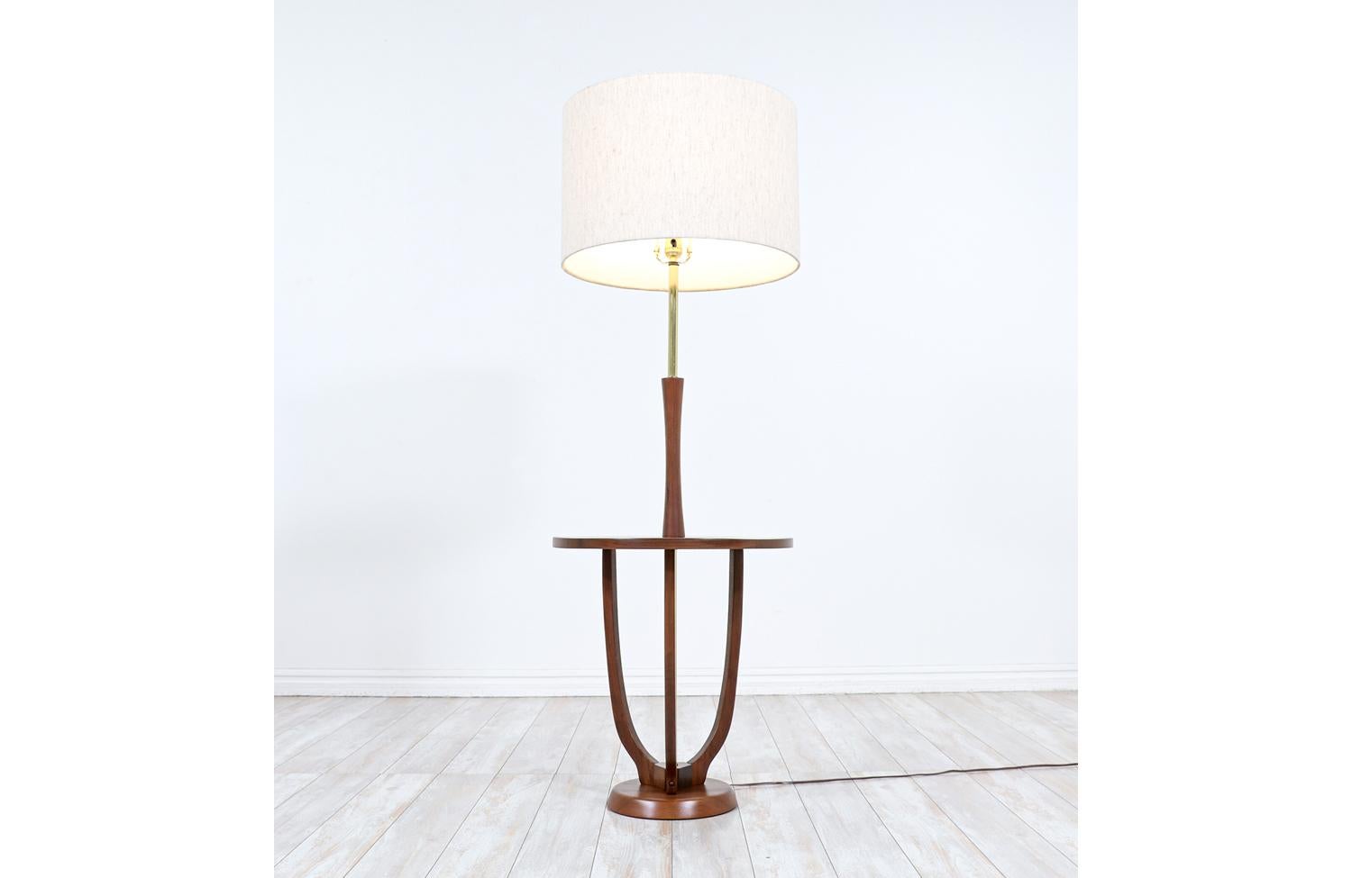 American Mid-Century Modern Sculpted Walnut & Brass Floor Lamp with Side Table  For Sale