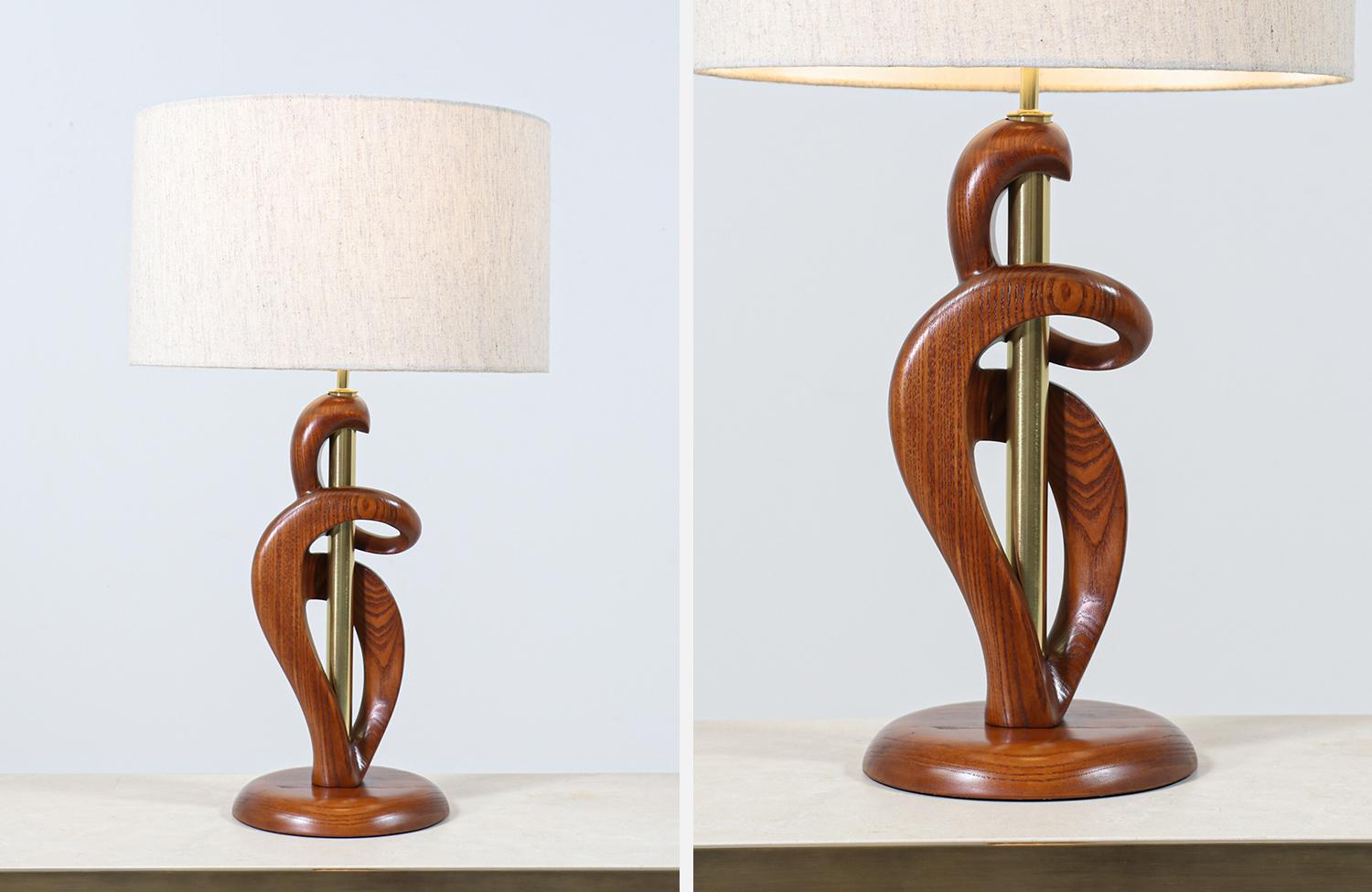 Restaurés de manière experte - Lampes de table sculptées modernes du milieu du siècle dernier par Light House Co. en vente 3