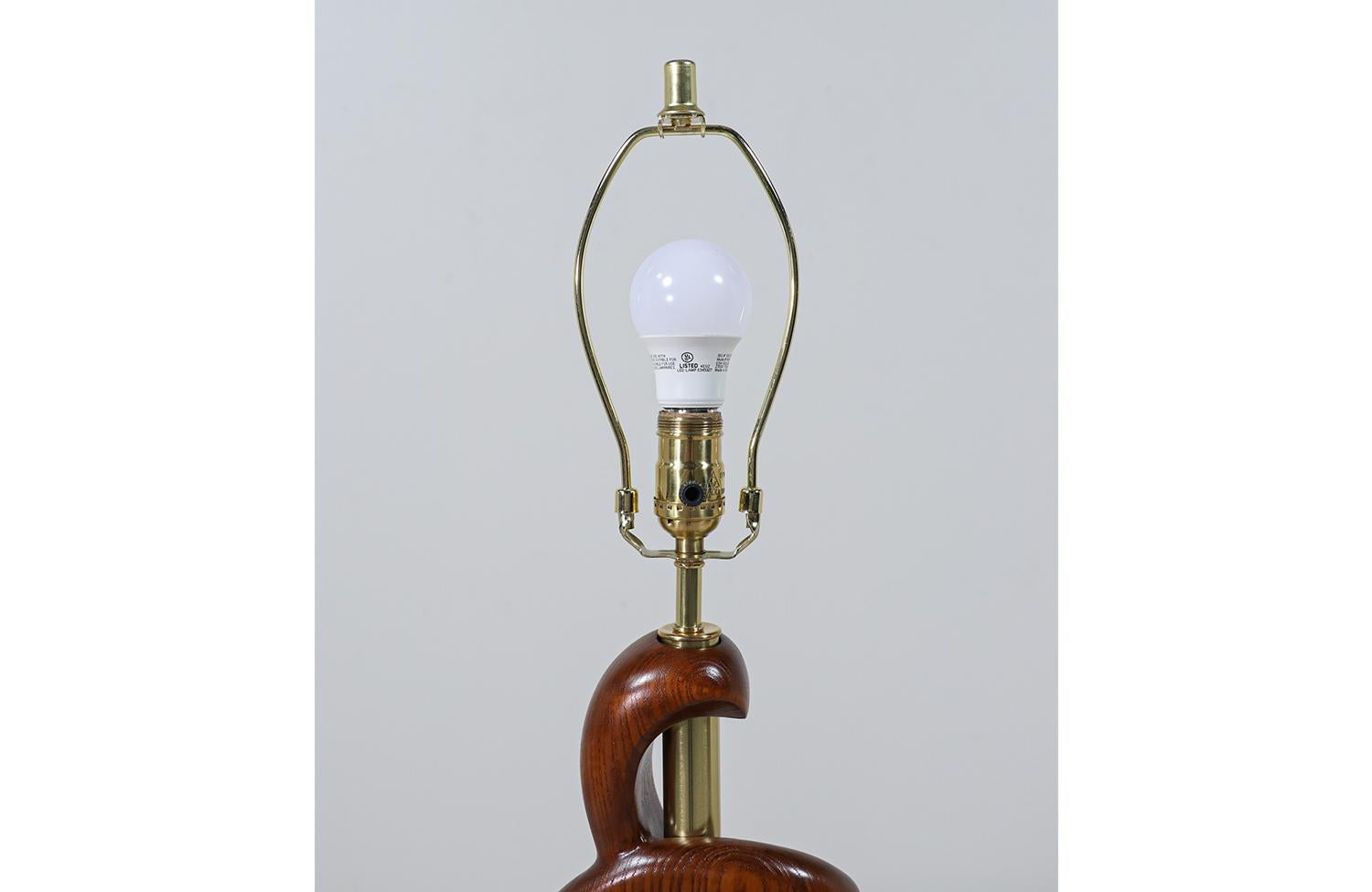Restaurés de manière experte - Lampes de table sculptées modernes du milieu du siècle dernier par Light House Co. en vente 4