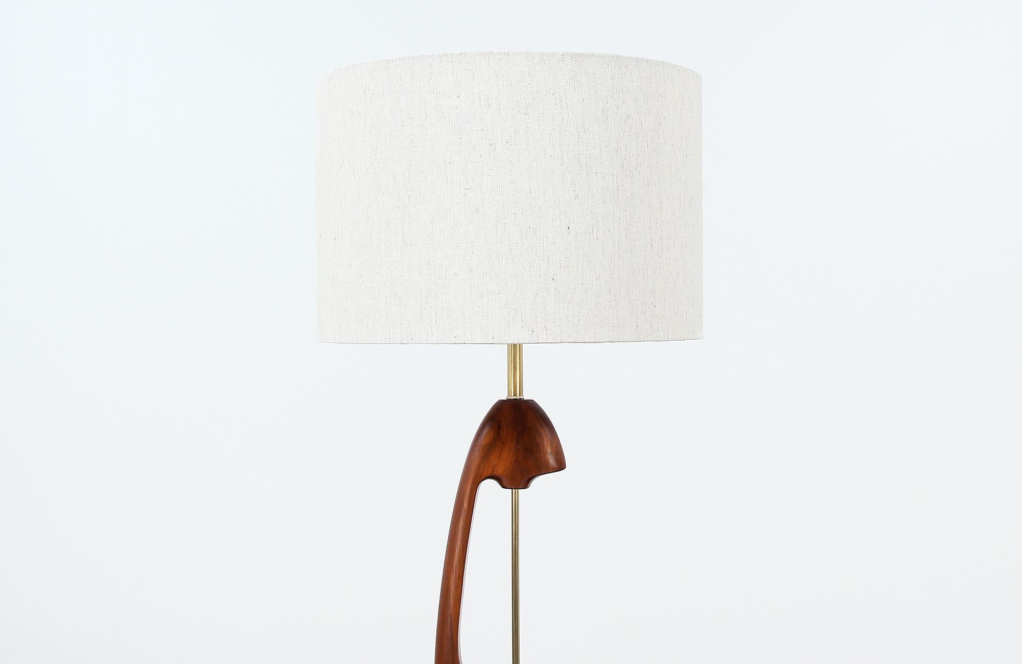 Mid-Century Modern Sculpted Walnut and Brass Table Lamps 6