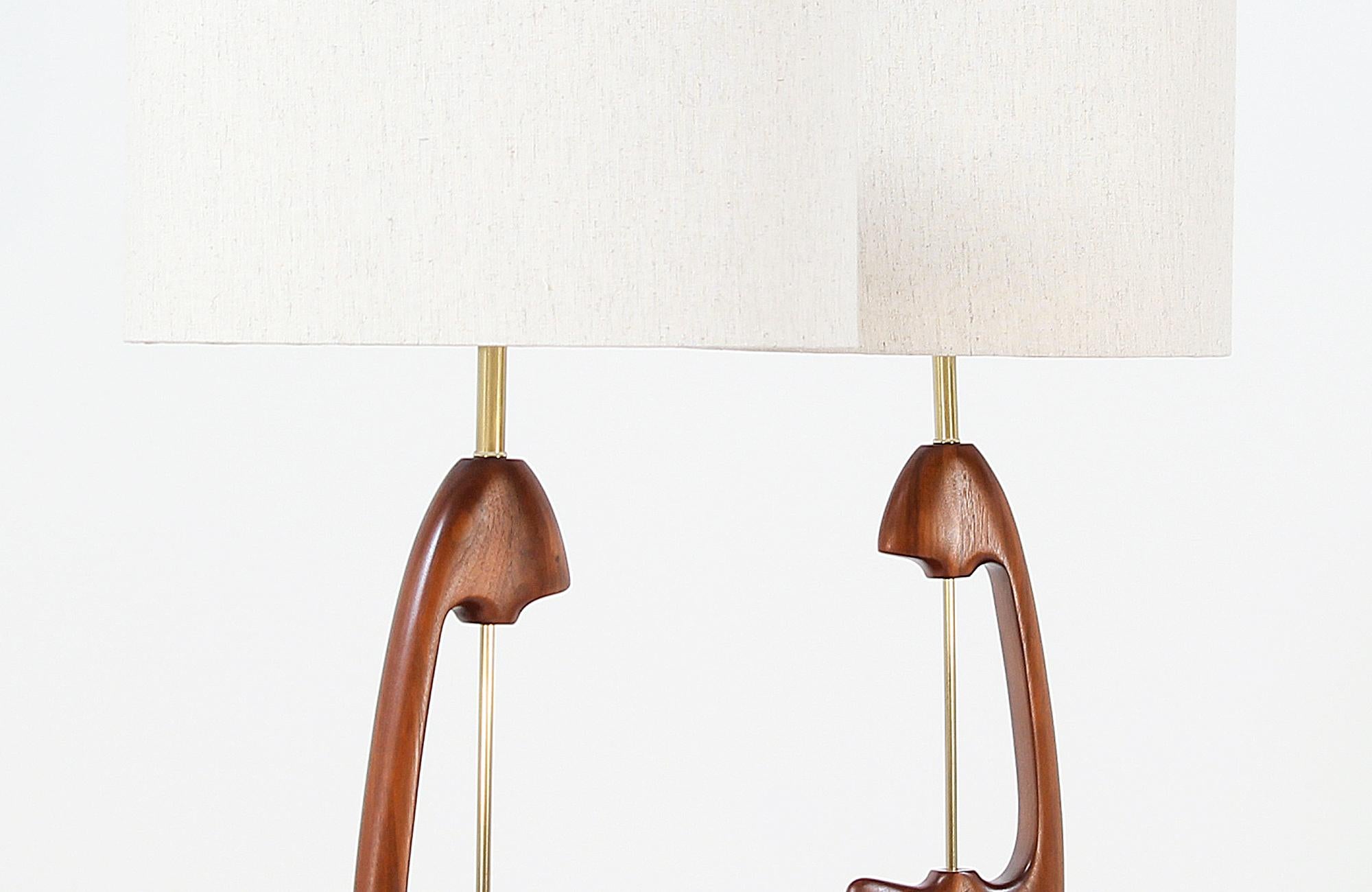 Mid-Century Modern Sculpted Walnut and Brass Table Lamps 9