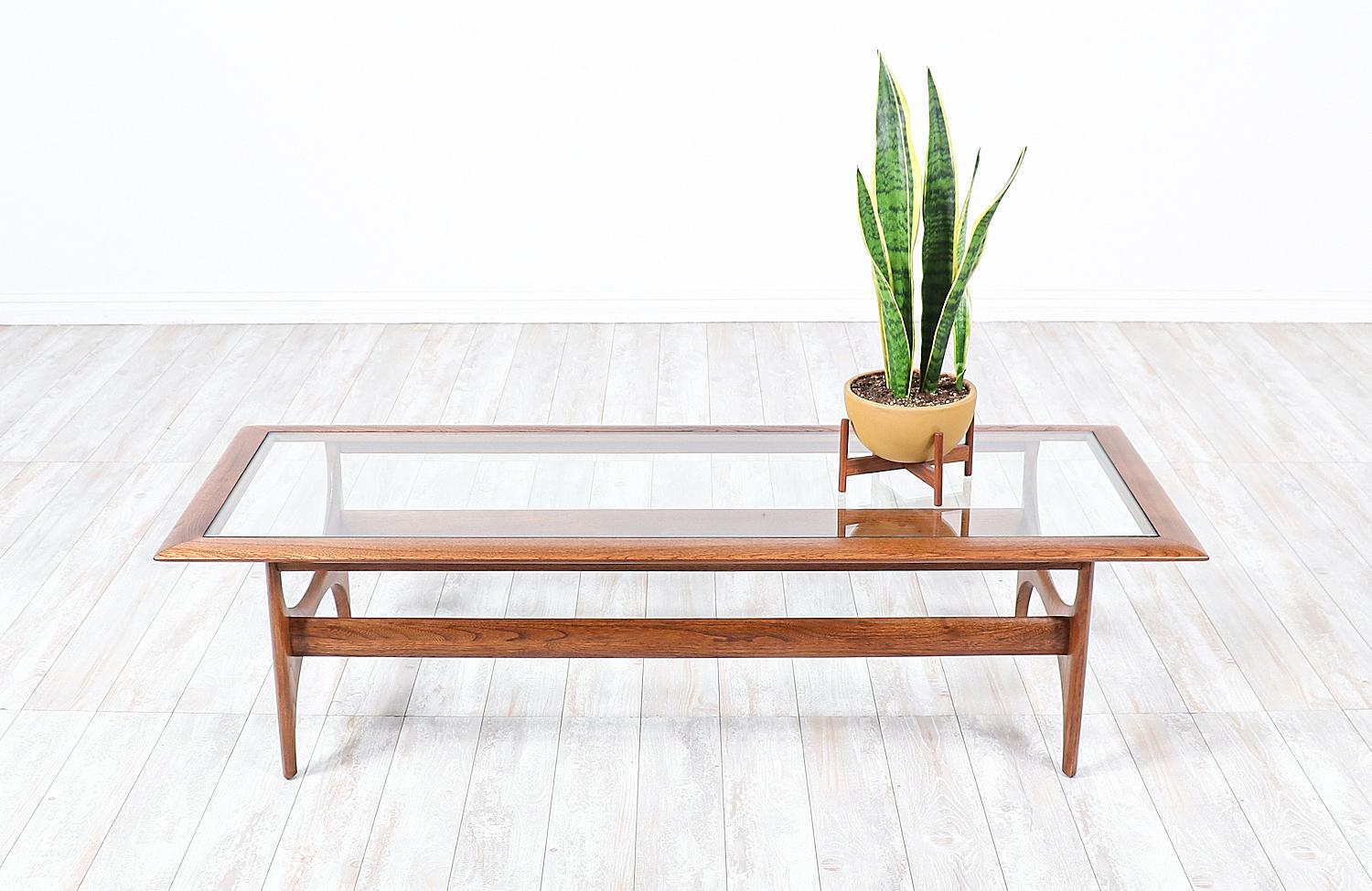 Mid-Century Modern Sculpted Walnut Coffee Table by Lane Furniture In Excellent Condition In Los Angeles, CA