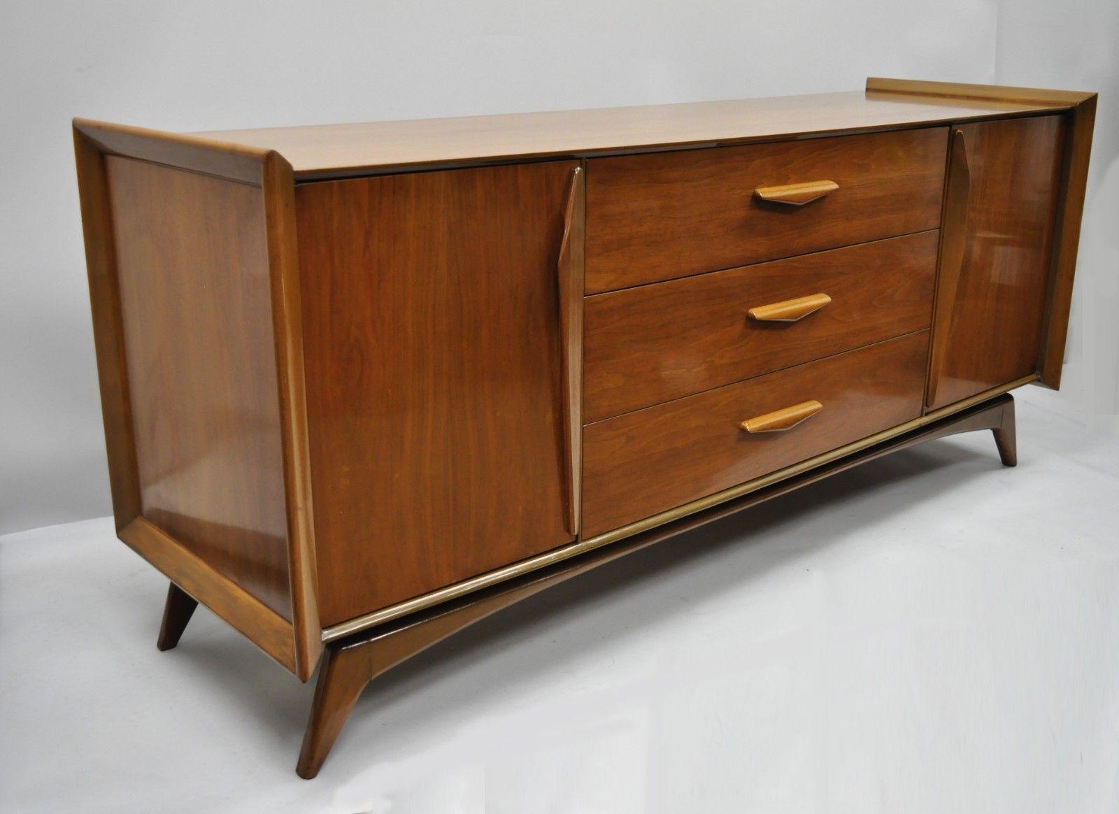 Mid-Century Modern Sculpted Walnut Credenza Long Dresser Chest of Drawers 6