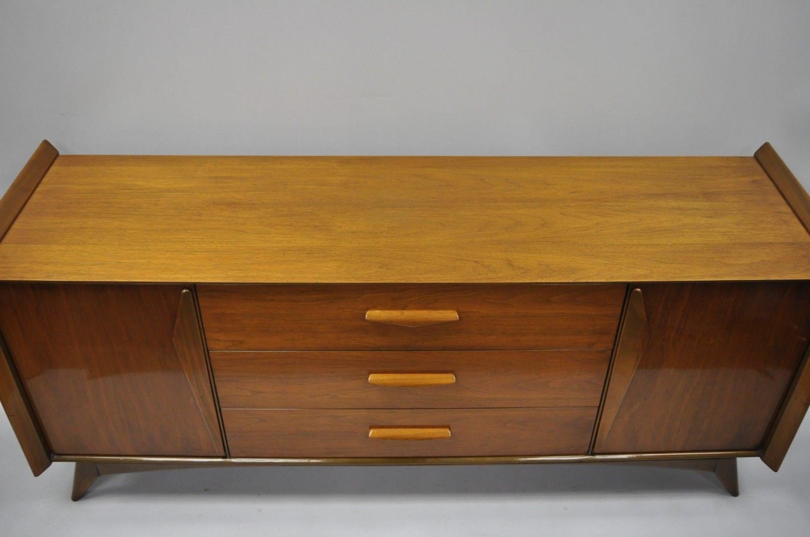 Mid-Century Modern Sculpted Walnut Credenza Long Dresser Chest of Drawers 1