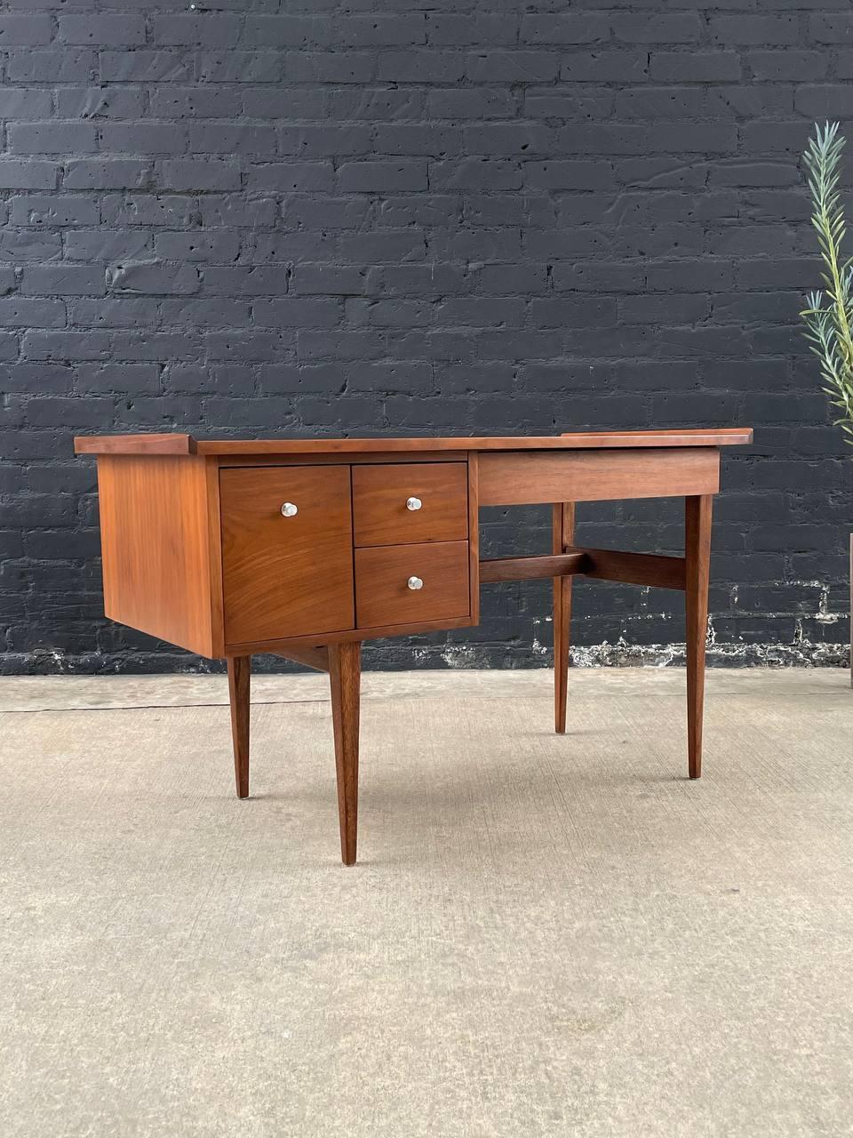 Mid-Century Modern Sculpted Walnut Desk by American of Martinsville In Excellent Condition For Sale In Los Angeles, CA
