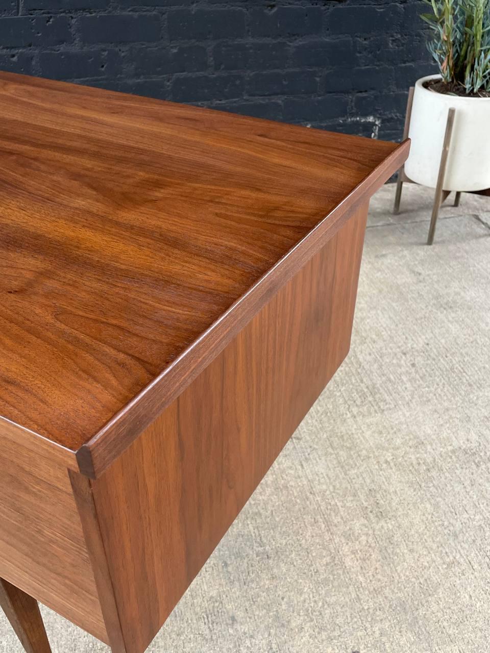 Mid-Century Modern Sculpted Walnut Desk by American of Martinsville For Sale 2