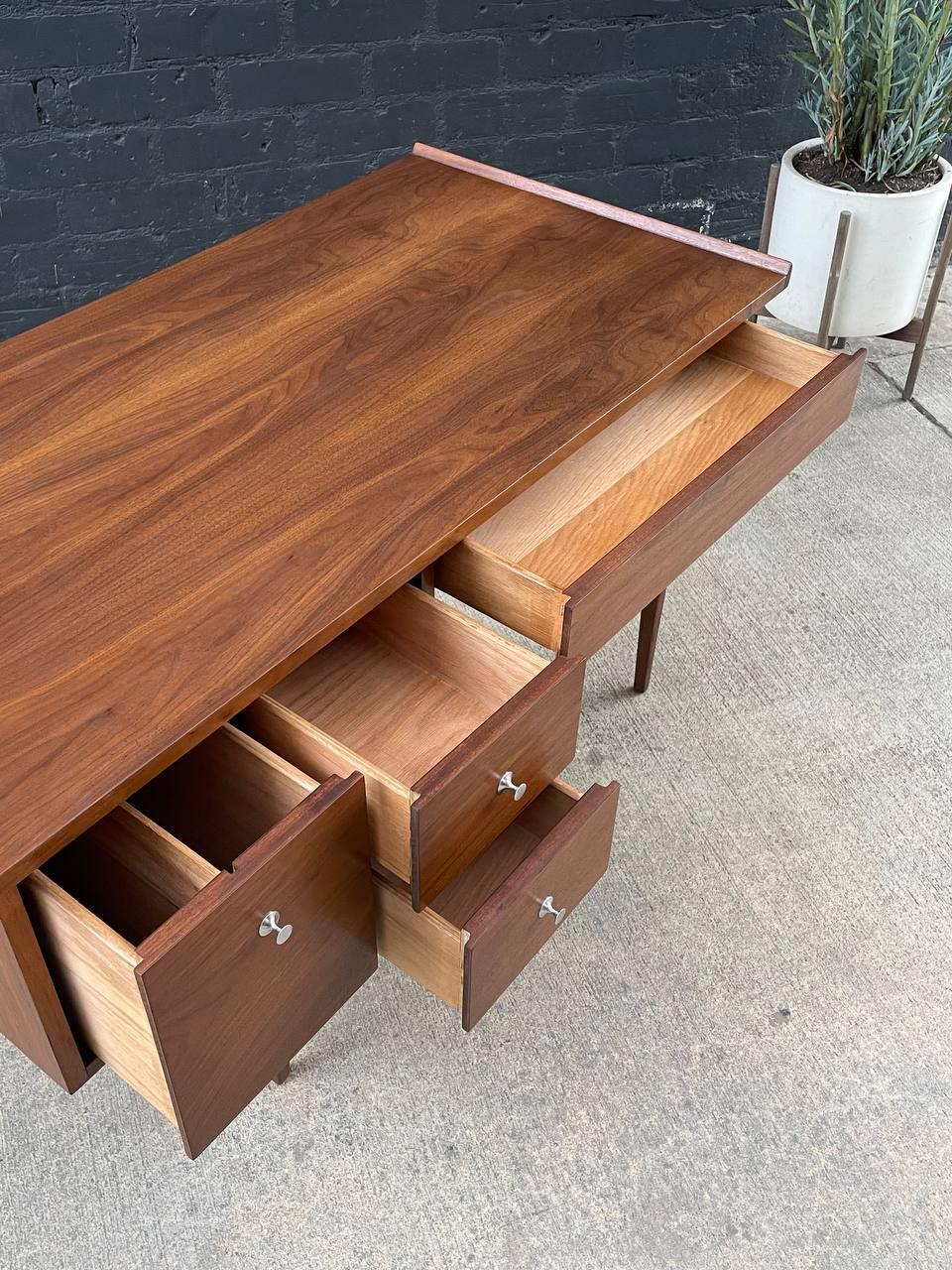 Mid-Century Modern Sculpted Walnut Desk by American of Martinsville For Sale 3