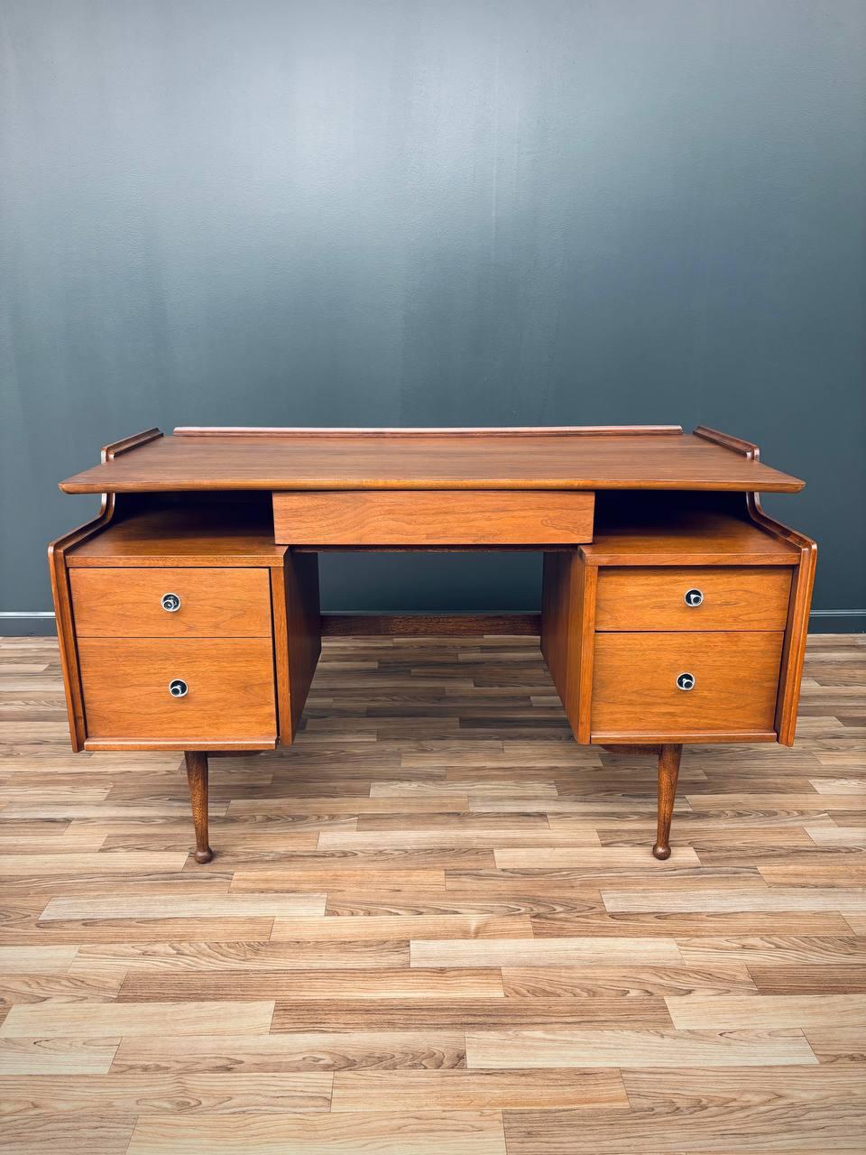 Mid-Century Modern Sculpted Walnut Desk by Hooker In Excellent Condition For Sale In Los Angeles, CA