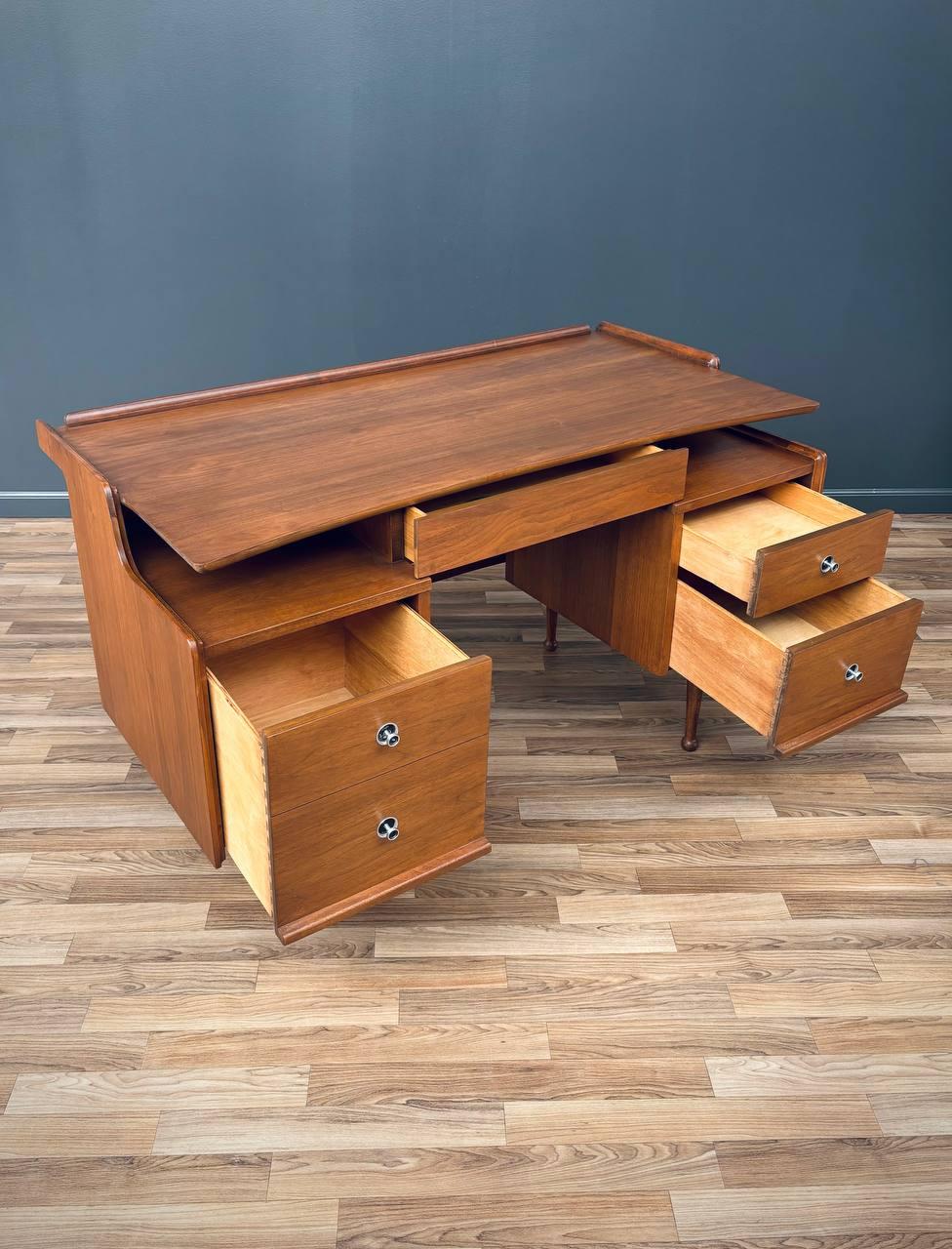 Mid-20th Century Mid-Century Modern Sculpted Walnut Desk by Hooker For Sale