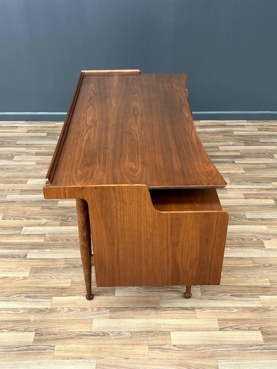 Mid-Century Modern Sculpted Walnut Desk by Hooker For Sale 1