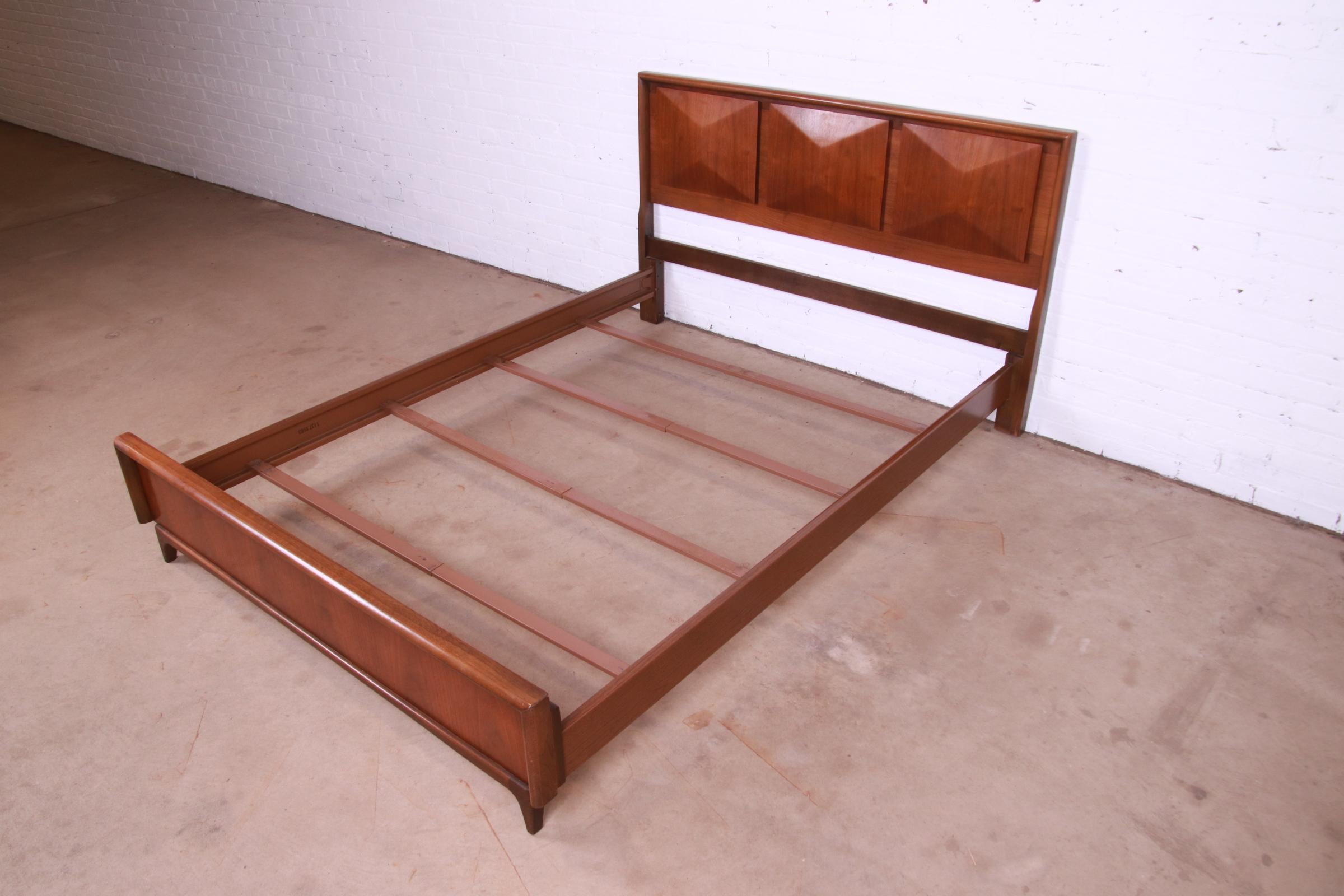 Mid-20th Century Mid-Century Modern Sculpted Walnut Diamond Front Full Size Bed by United