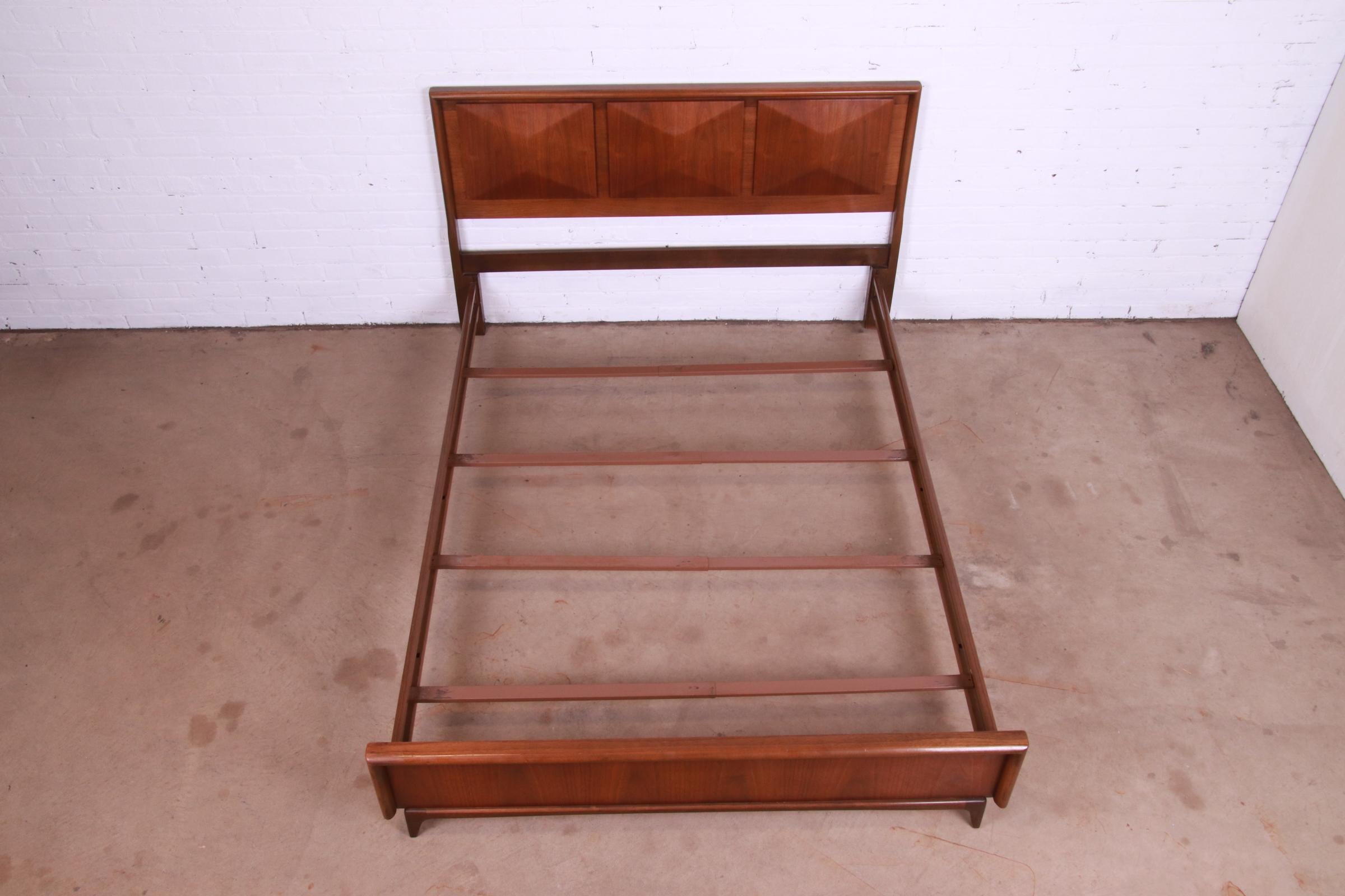 Mid-Century Modern Sculpted Walnut Diamond Front Full Size Bed by United 3