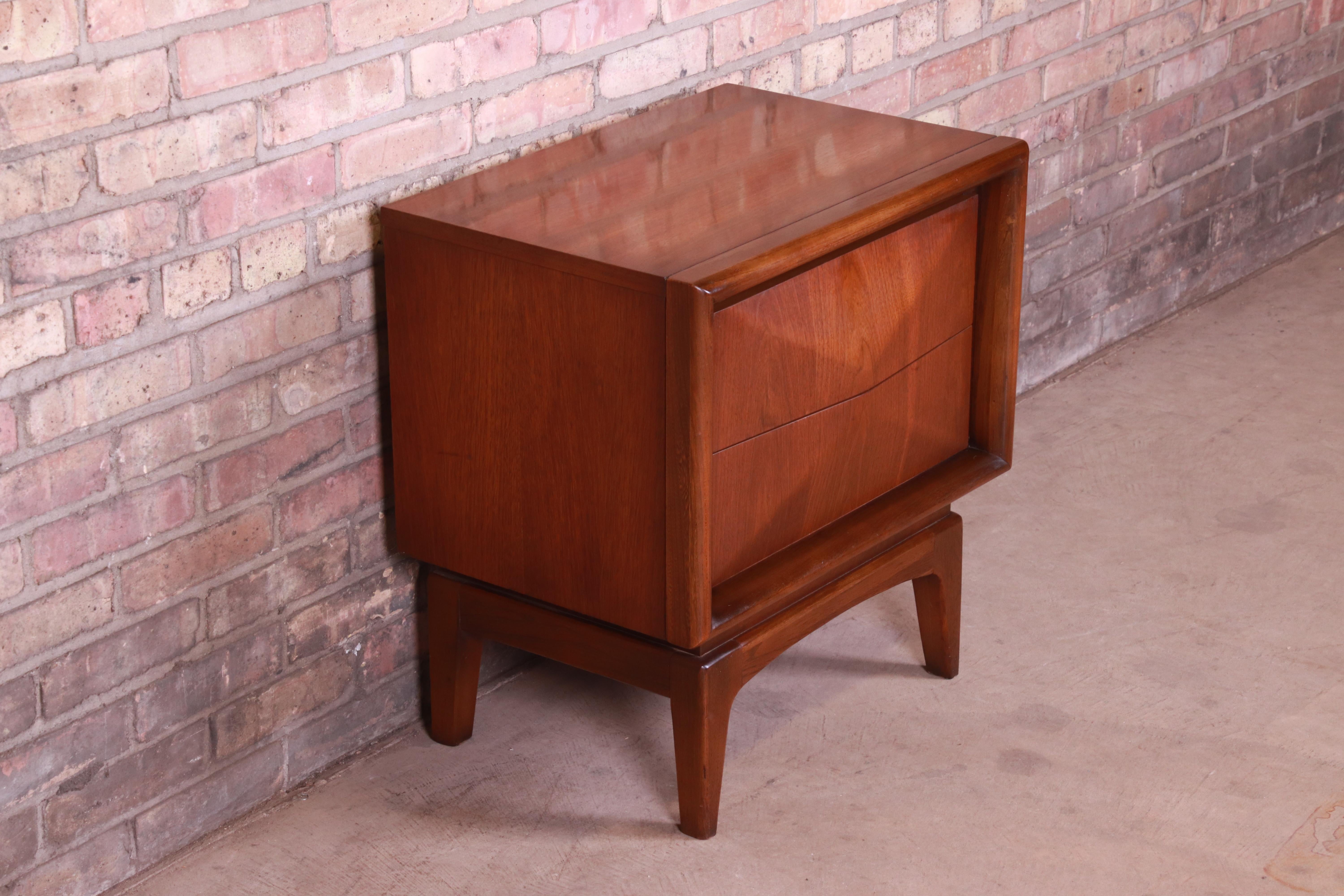 Mid-Century Modern Sculpted Walnut Diamond Front Nightstand by United, 1960s 1