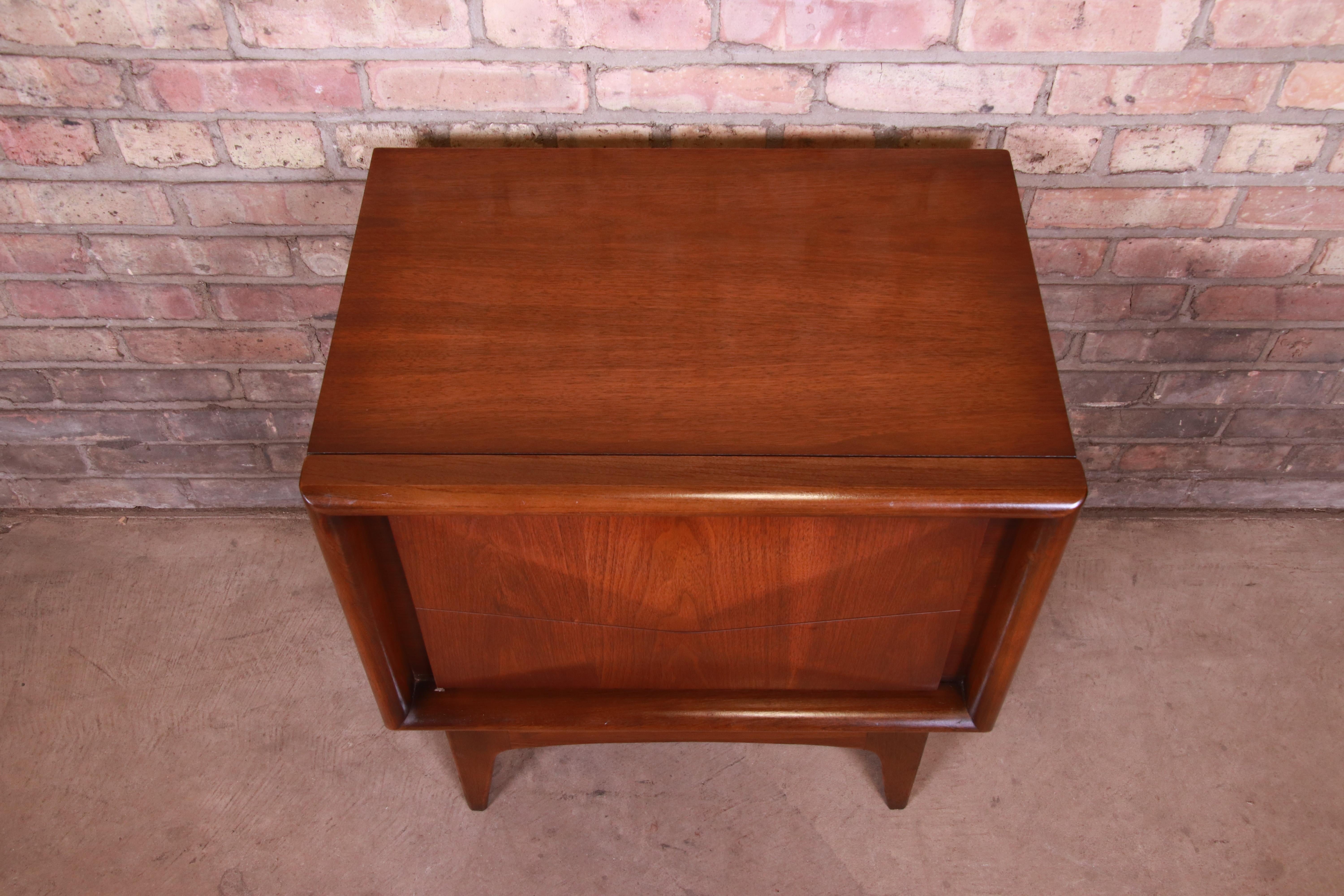 Mid-Century Modern Sculpted Walnut Diamond Front Nightstand by United, 1960s 2