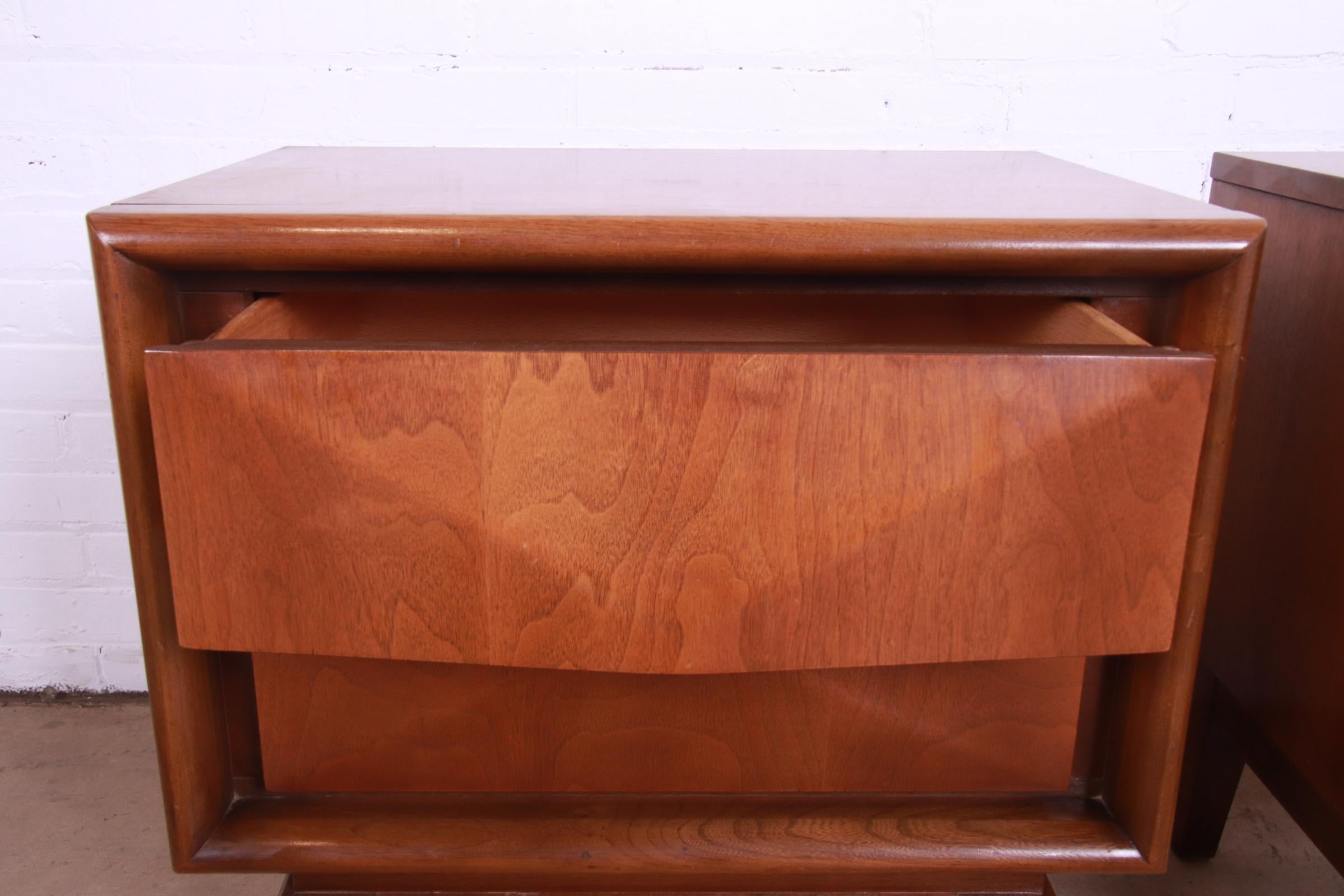Mid-Century Modern Sculpted Walnut Diamond Front Nightstands by United, Pair 5
