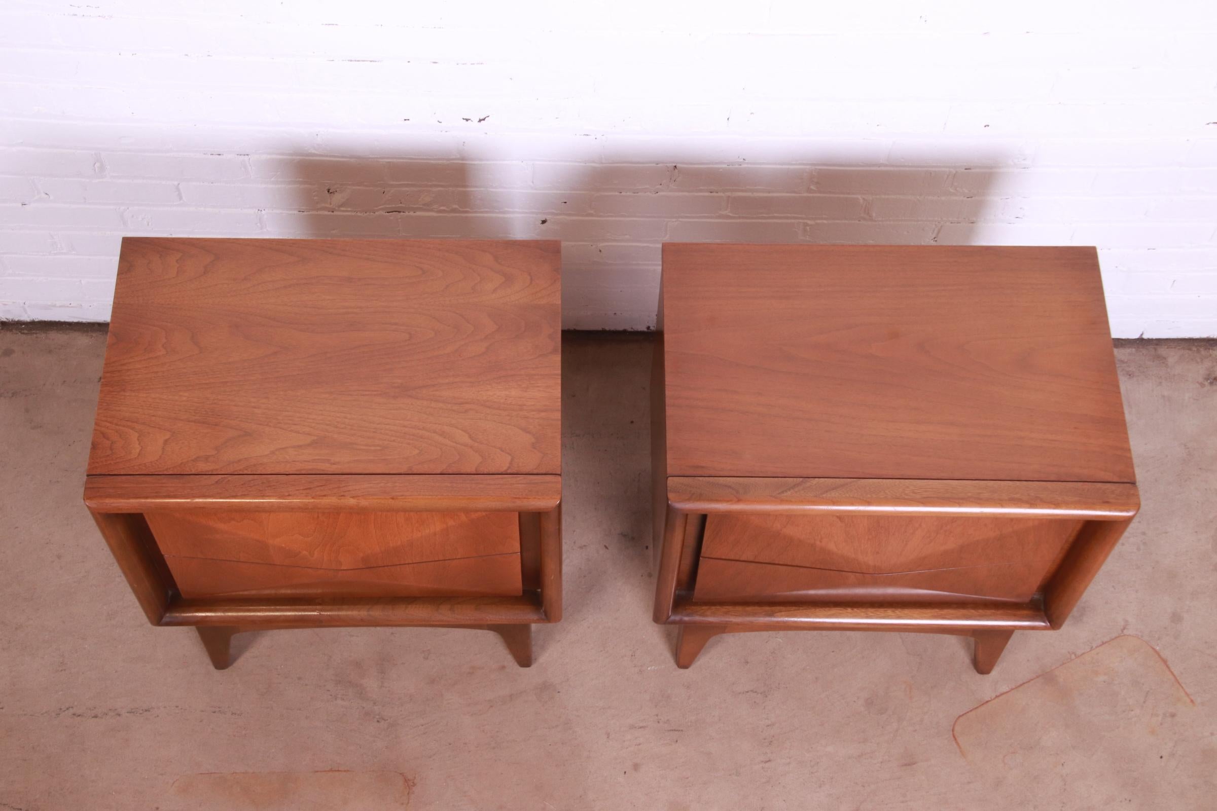 Mid-Century Modern Sculpted Walnut Diamond Front Nightstands by United, Pair 6