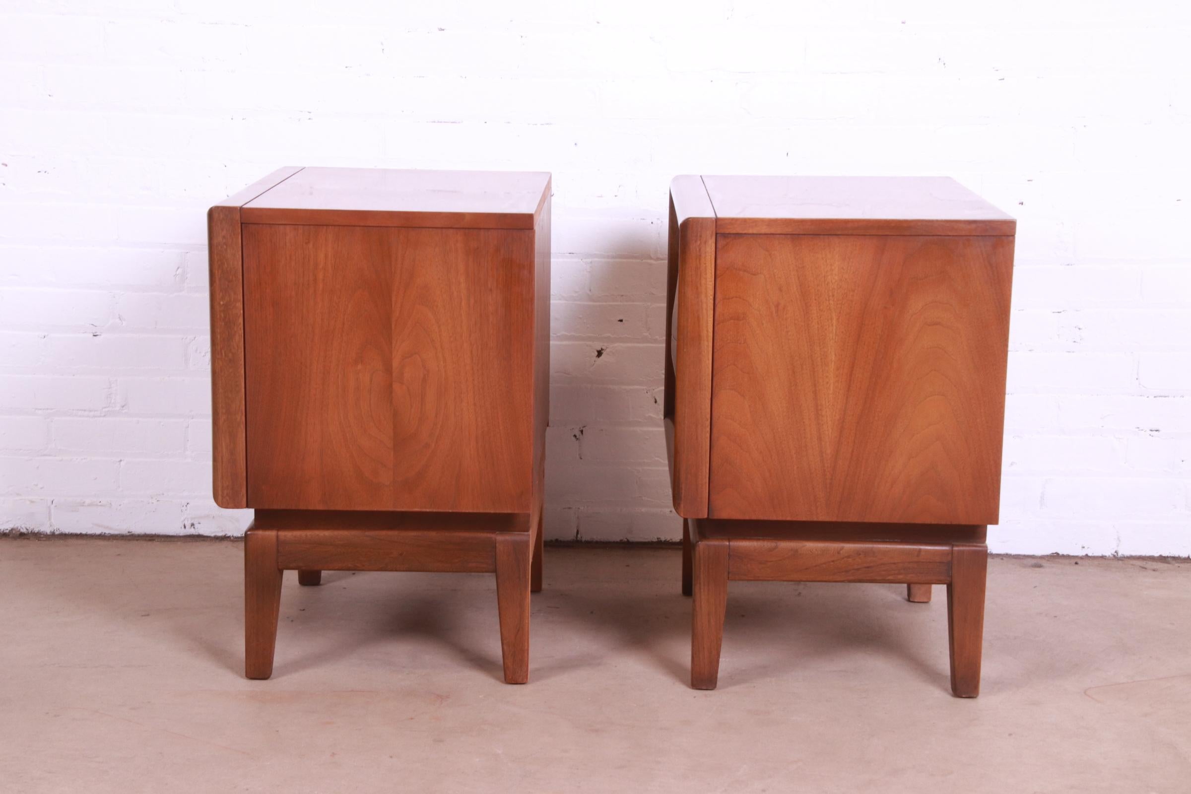 Mid-Century Modern Sculpted Walnut Diamond Front Nightstands by United, Pair 7