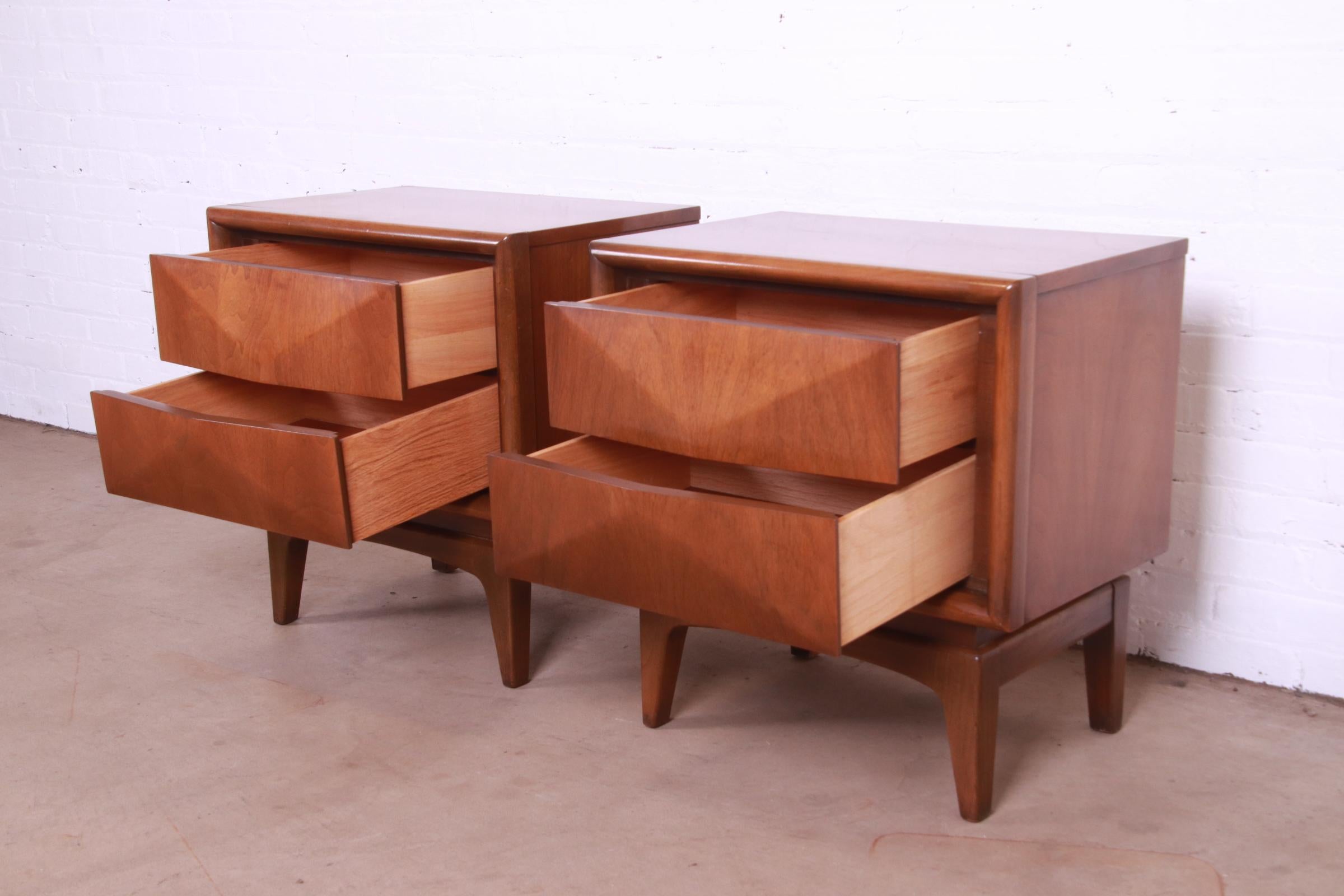 Mid-Century Modern Sculpted Walnut Diamond Front Nightstands by United, Pair 4