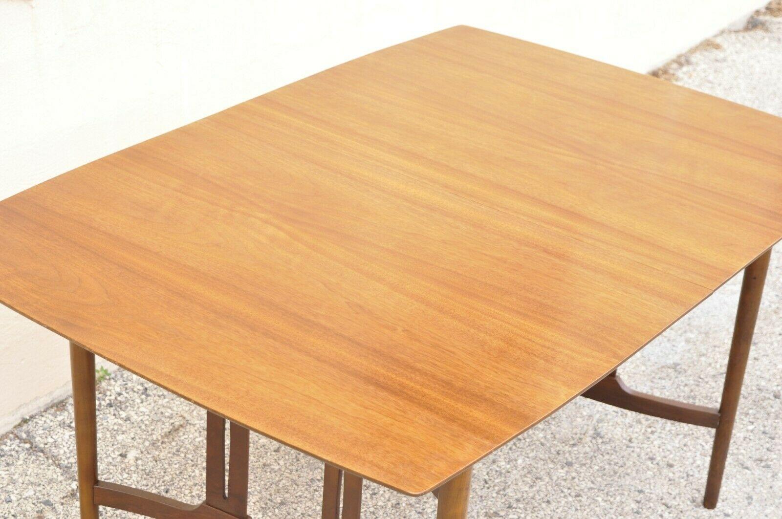 Mid Century Modern Sculpted Walnut Expanding Dining Room Table with 3 Leaves 5
