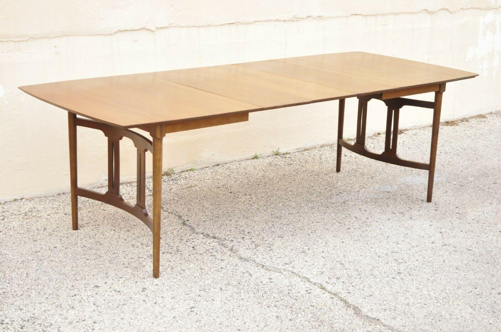 Mid Century Modern Sculpted Walnut Expanding Dining Room Table with 3 Leaves 6