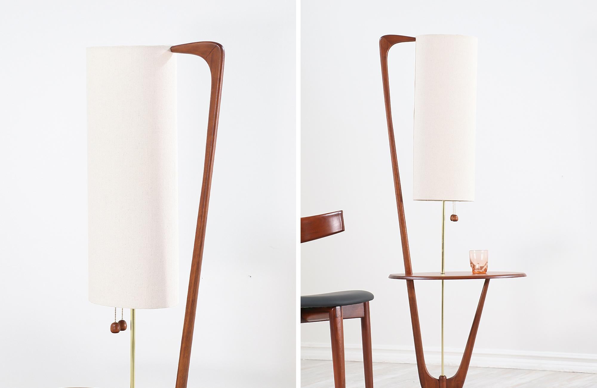 Mid-Century Modern Sculpted Walnut Floor Lamp with Side Table In Excellent Condition In Los Angeles, CA