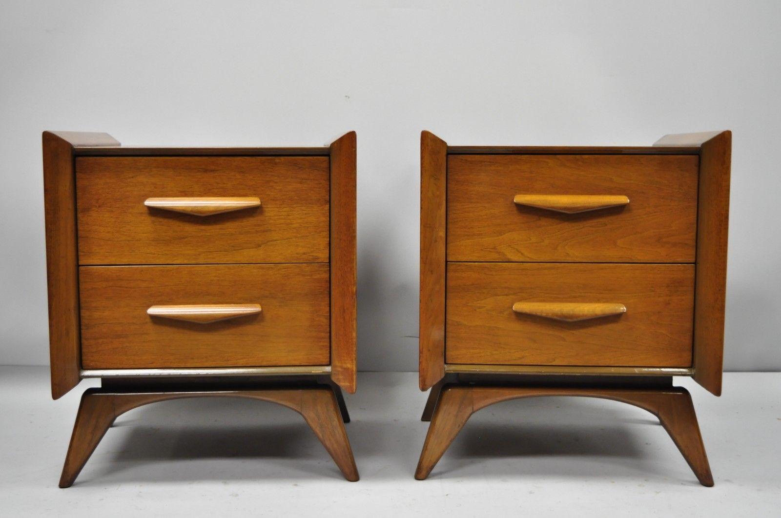 Mid-Century Modern Sculpted Walnut Nightstands a Pair 5