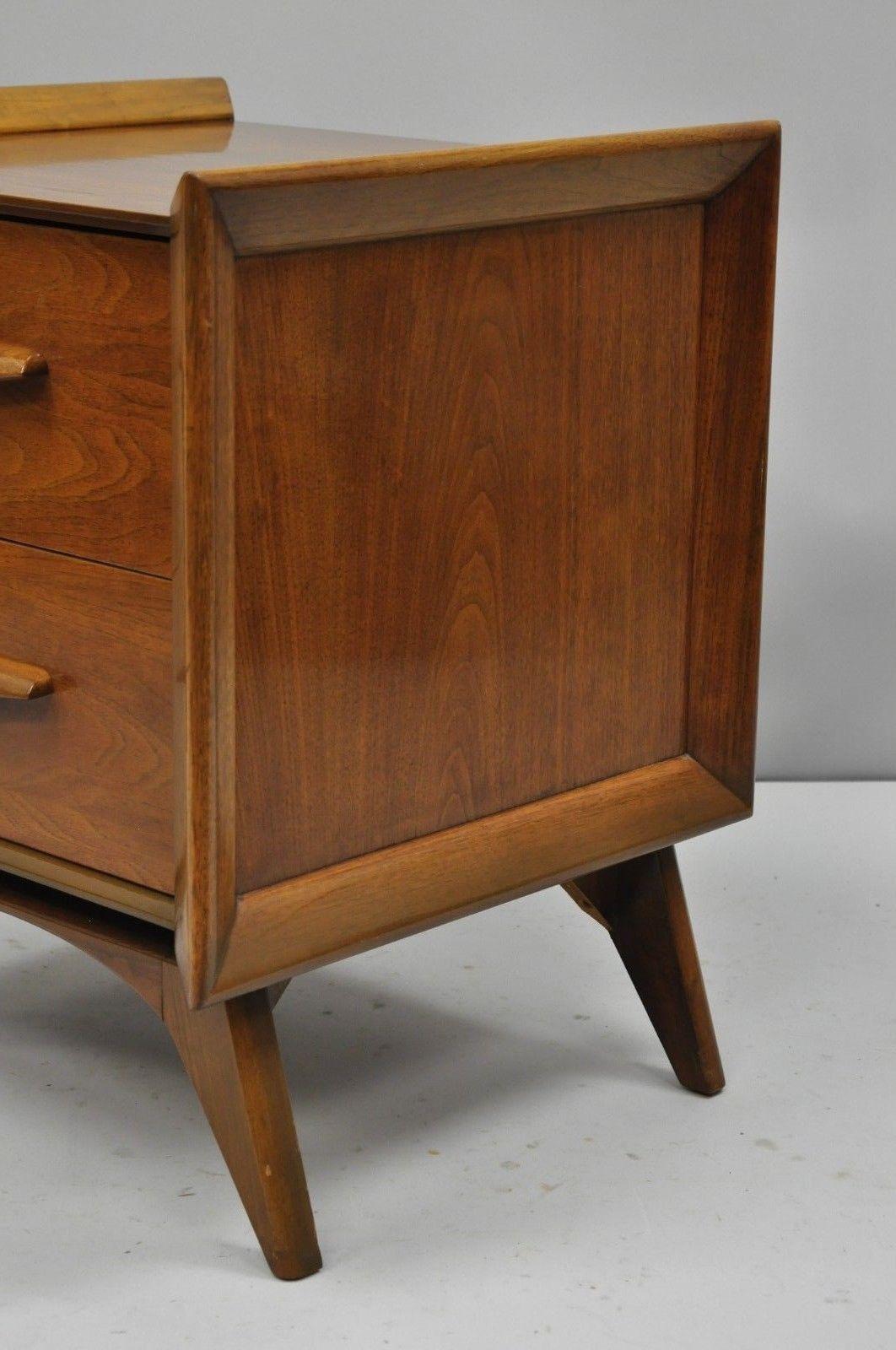 Mid-Century Modern Sculpted Walnut Nightstands a Pair 6