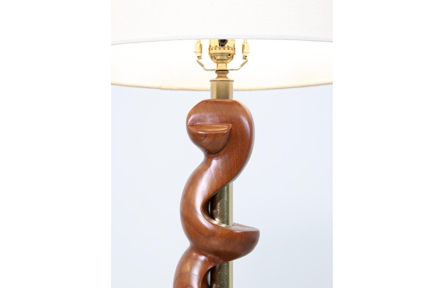 Américain Lampes de table en bois spiralé modernes du milieu du siècle dernier par Light House Co. en vente
