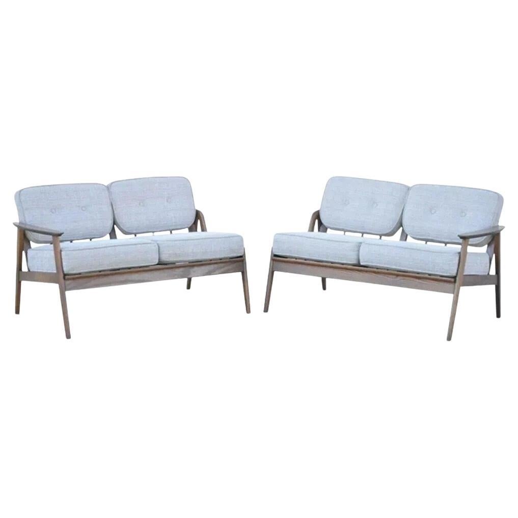 Mid Century Modern Geformter Nussbaum Zwei Teil Vier Sitz Sektional Sofa - 2 Pieces