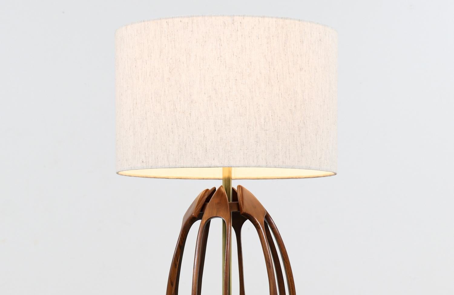 American Mid-Century Modern Sculpted Walnut with Brass Accent Table Lamp For Sale