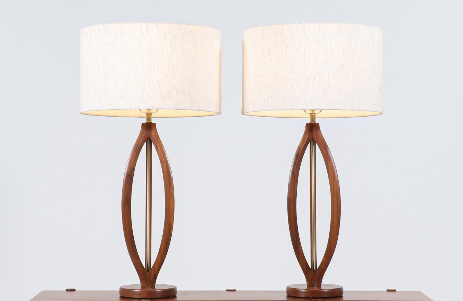 Mid-Century Modern sculpted walnut with brass accent table lamps

Dimensions
34in H x 7.50in W
Lamp shade: 10in H x 17in W.
  