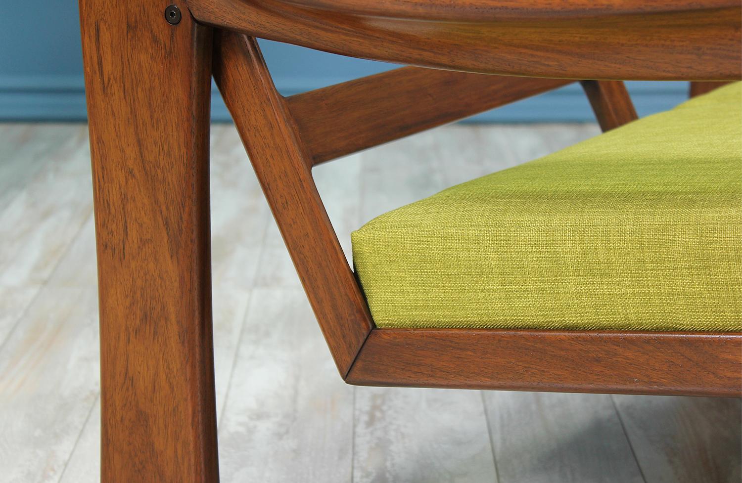 Mid-Century Modern Sculpted Wood Settee 4