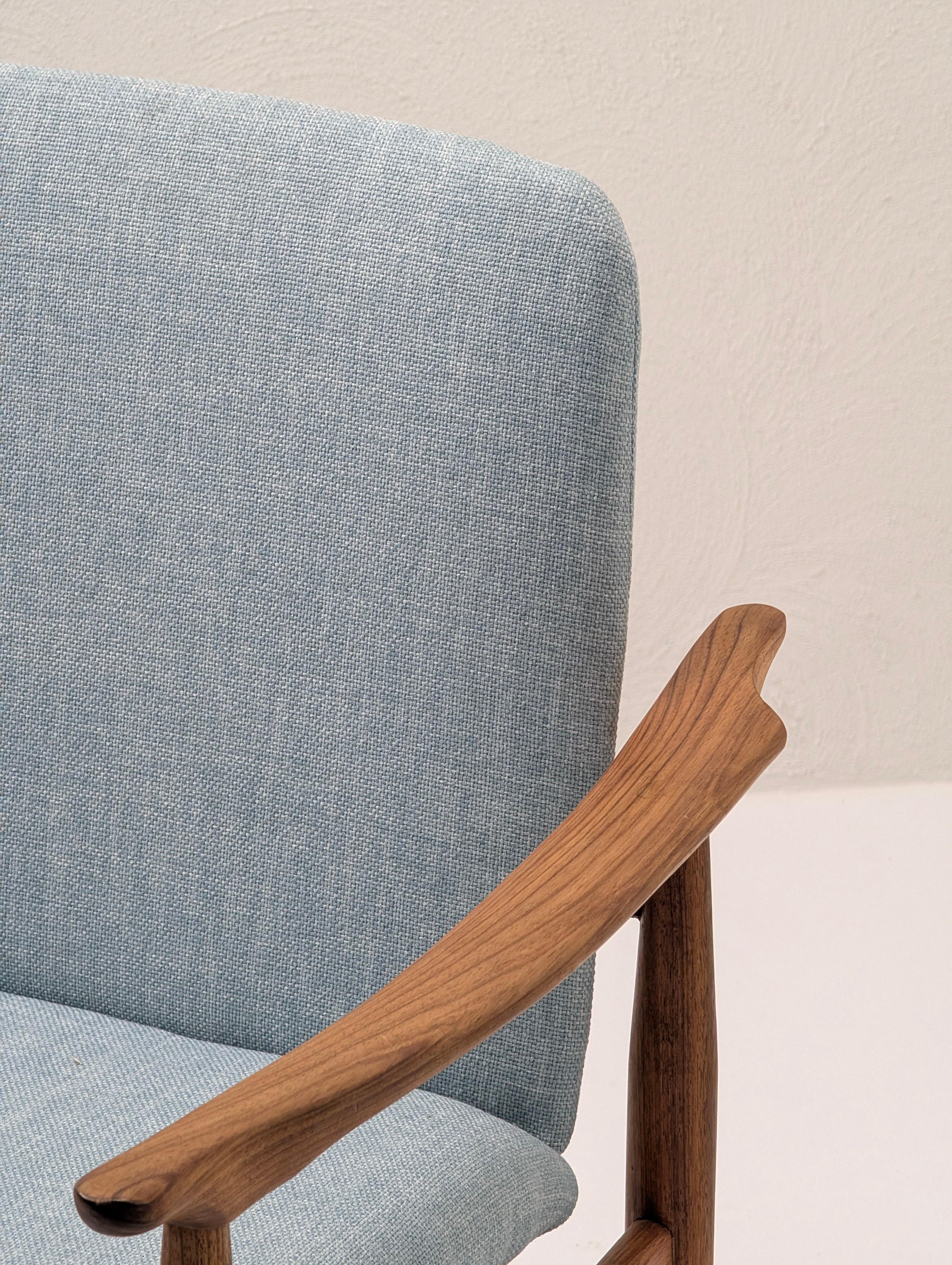 Moderner skulpturaler Sessel von Burgess aus Teakholz und Schwarzholz, um 1960 im Angebot 3