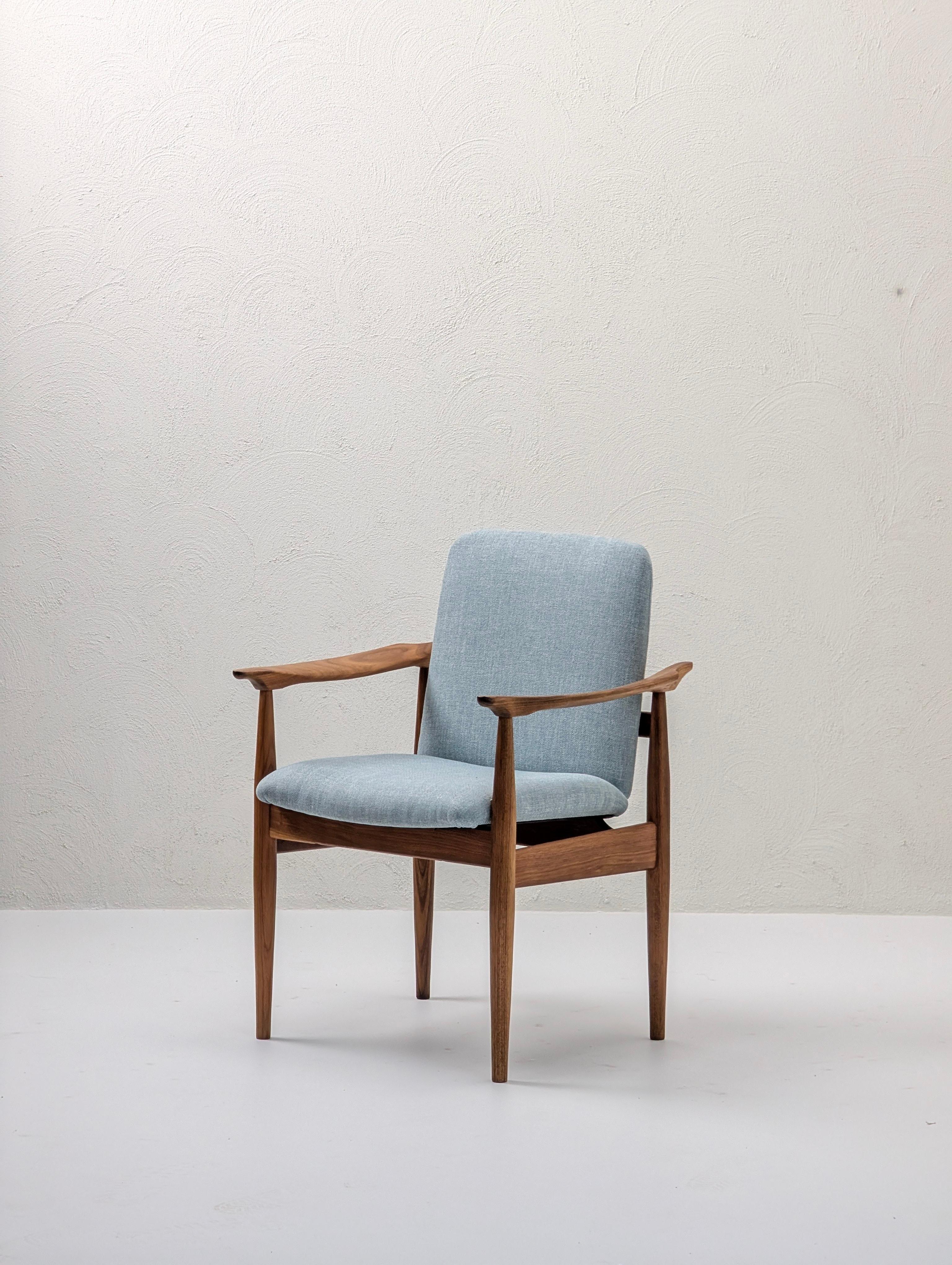 Moderner skulpturaler Sessel von Burgess aus Teakholz und Schwarzholz, um 1960 (Moderne der Mitte des Jahrhunderts) im Angebot