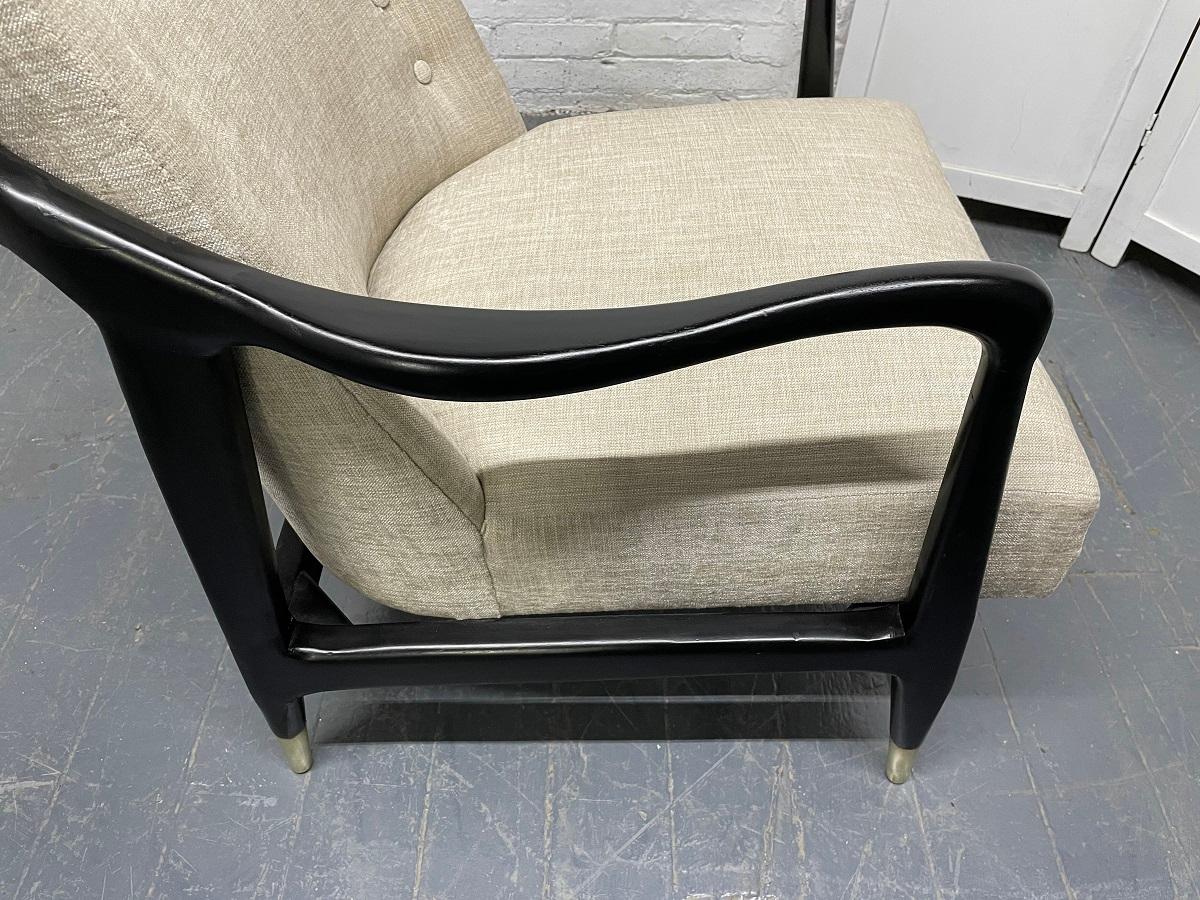 Moderner skulpturaler Sessel aus der Jahrhundertmitte (Gemalt) im Angebot