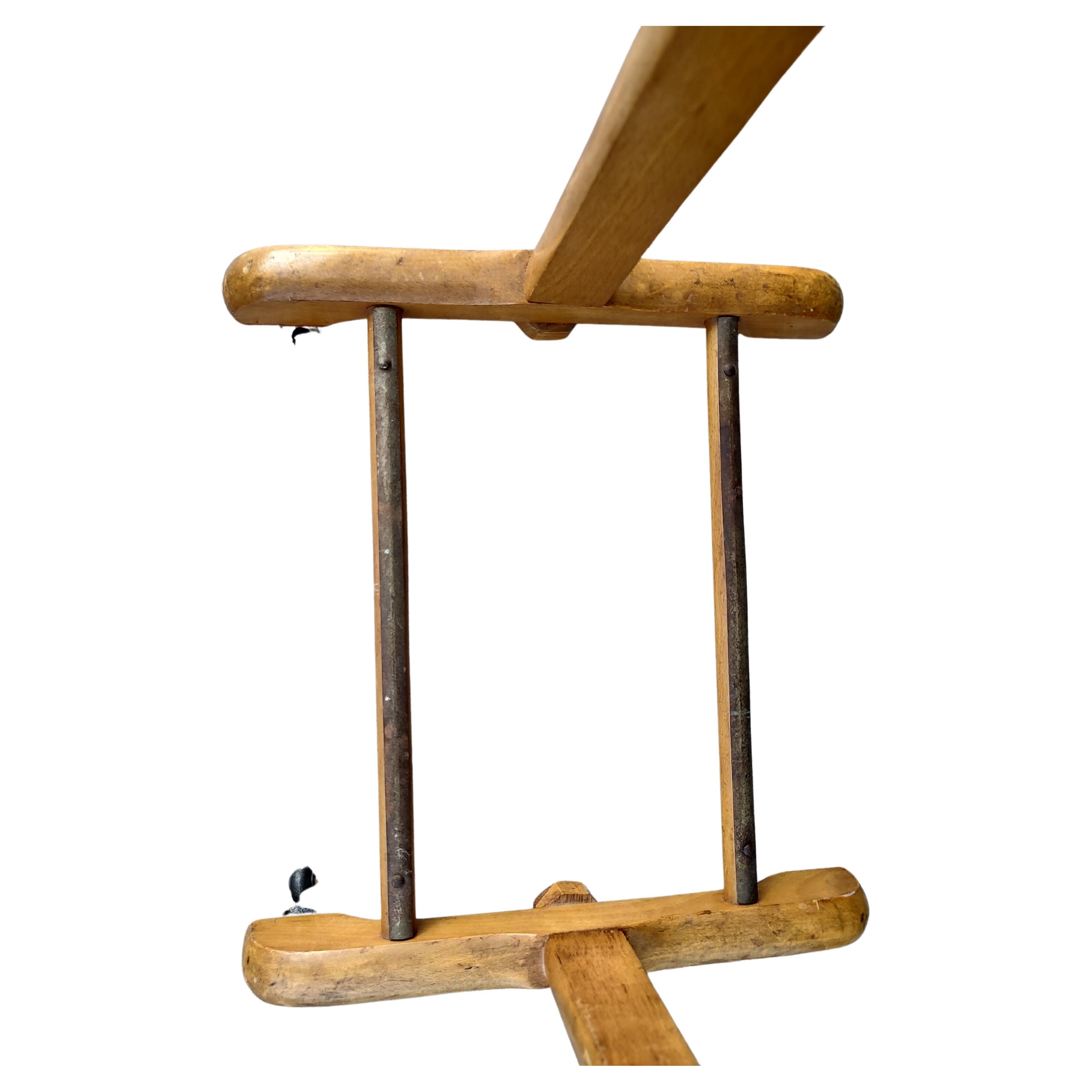 Valet de chambre en hêtre sculptural moderne mi-siècle, fabriqué en Italie Bon état - En vente à Port Jervis, NY
