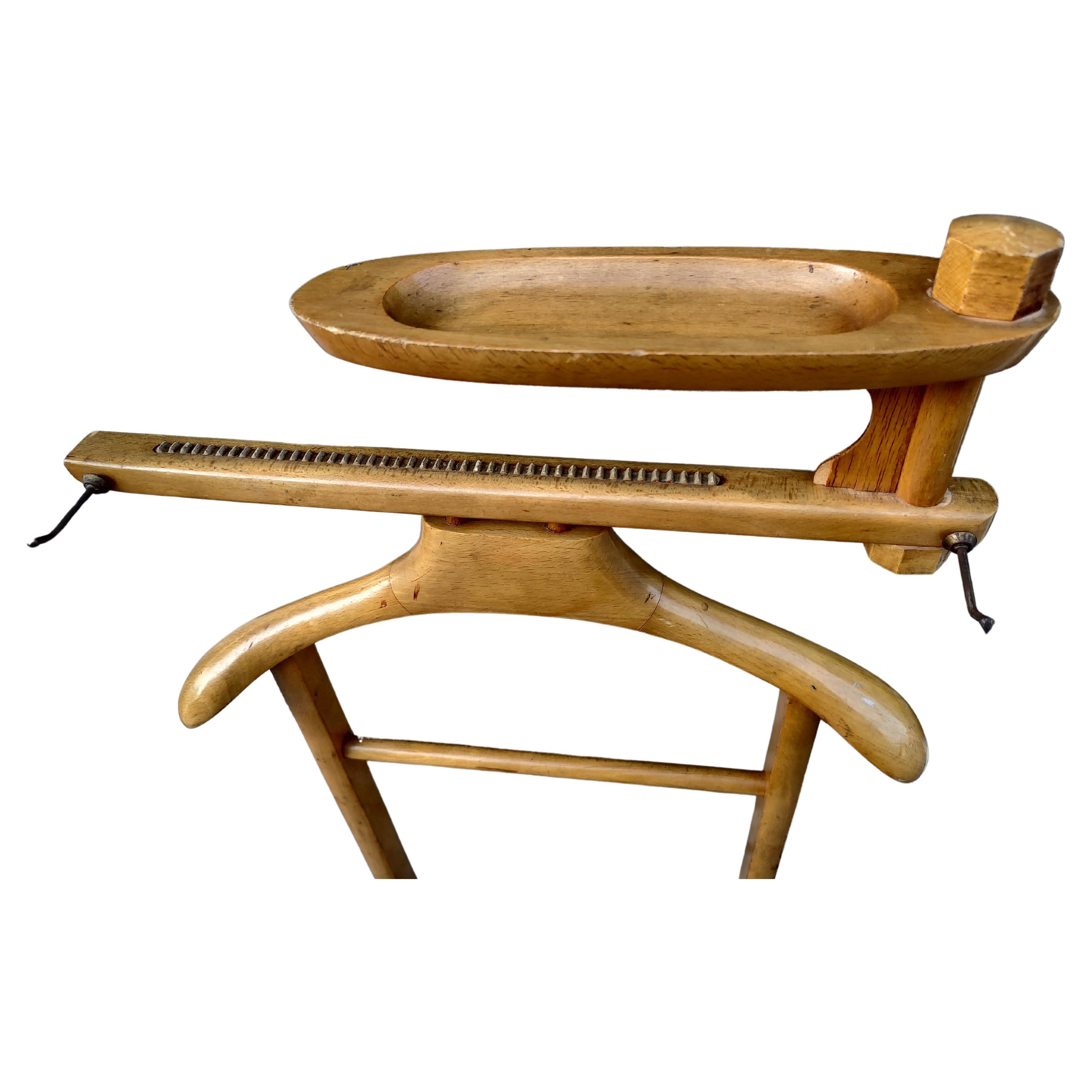 Laiton Valet de chambre en hêtre sculptural moderne mi-siècle, fabriqué en Italie en vente