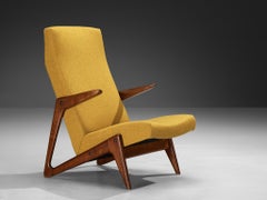 Fauteuil de salon belge sculptural moderne du milieu du siècle dernier en tissu cerisier et ocre