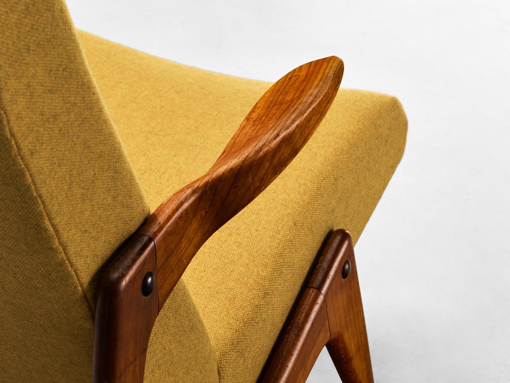 Mid-Century Modern Sculptural Belgian Lounge Chair in Cherry & Ochre Fabric In Good Condition For Sale In Waalwijk, NL