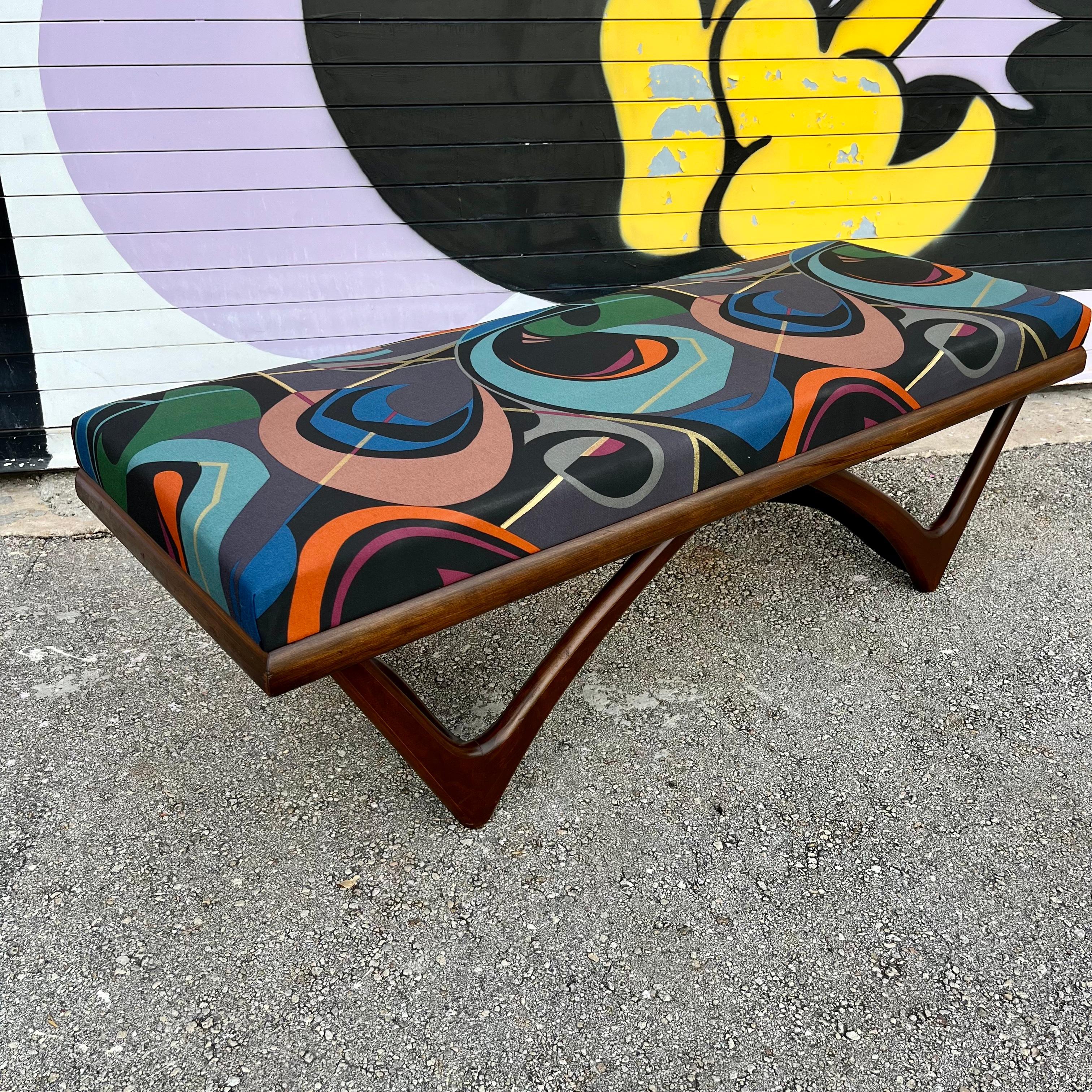 Mid-Century Modern Sculptural Bench in the Adrian Pearsall Style. Circa 1960s.  For Sale 7