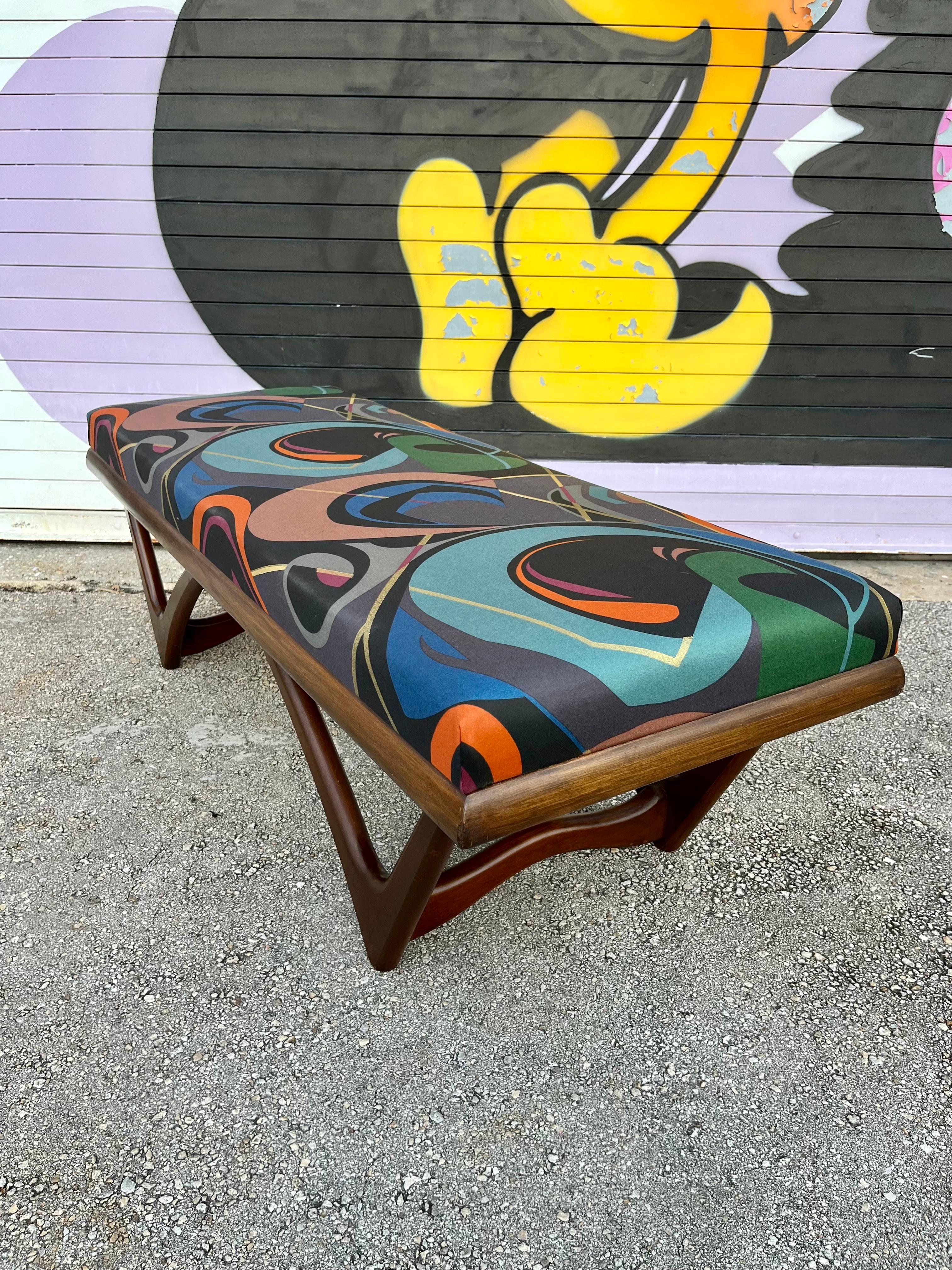 Mid-Century Modern Sculptural Bench in the Adrian Pearsall Style. Circa 1960s.  For Sale 9