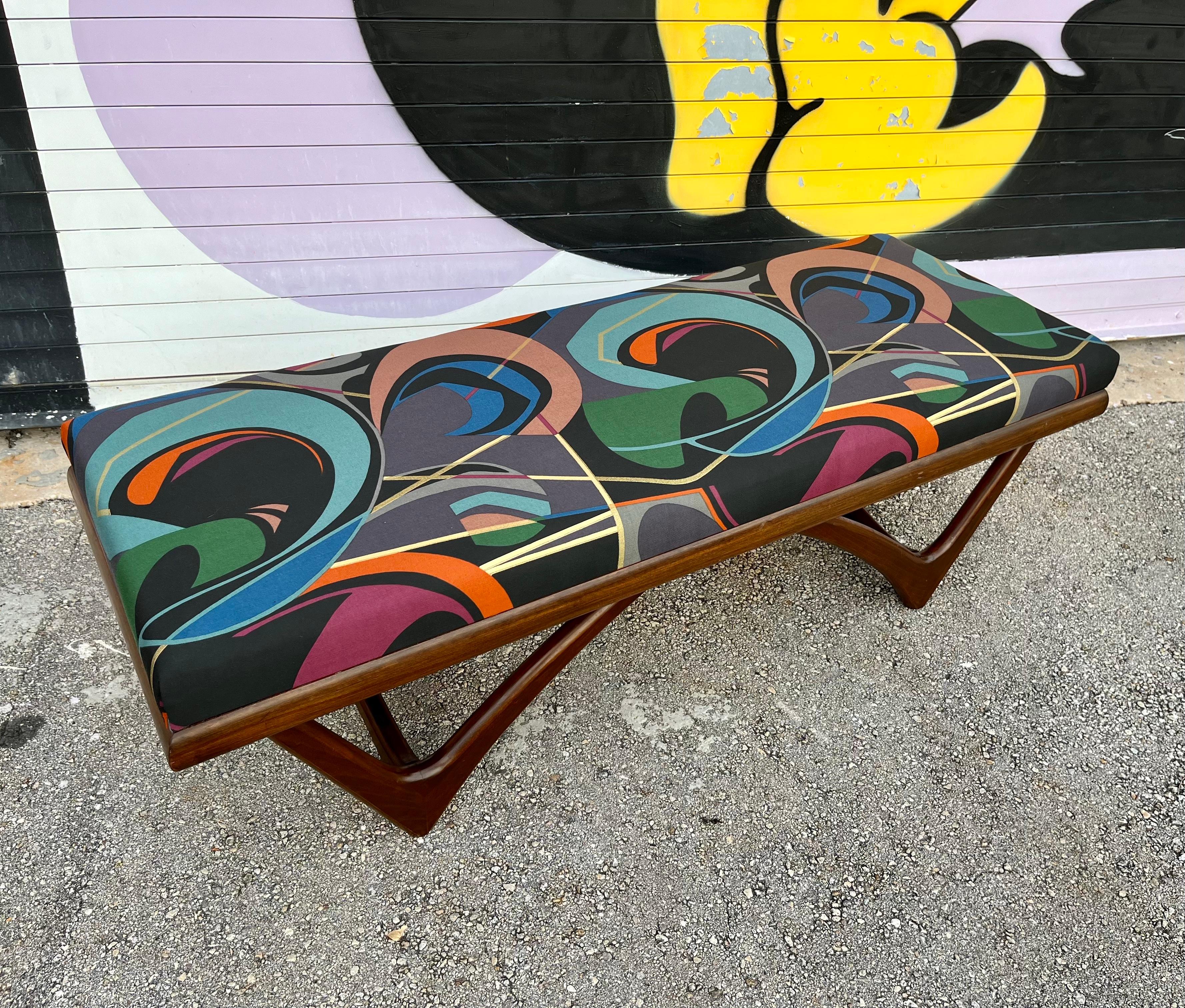 American Mid-Century Modern Sculptural Bench in the Adrian Pearsall Style. Circa 1960s.  For Sale