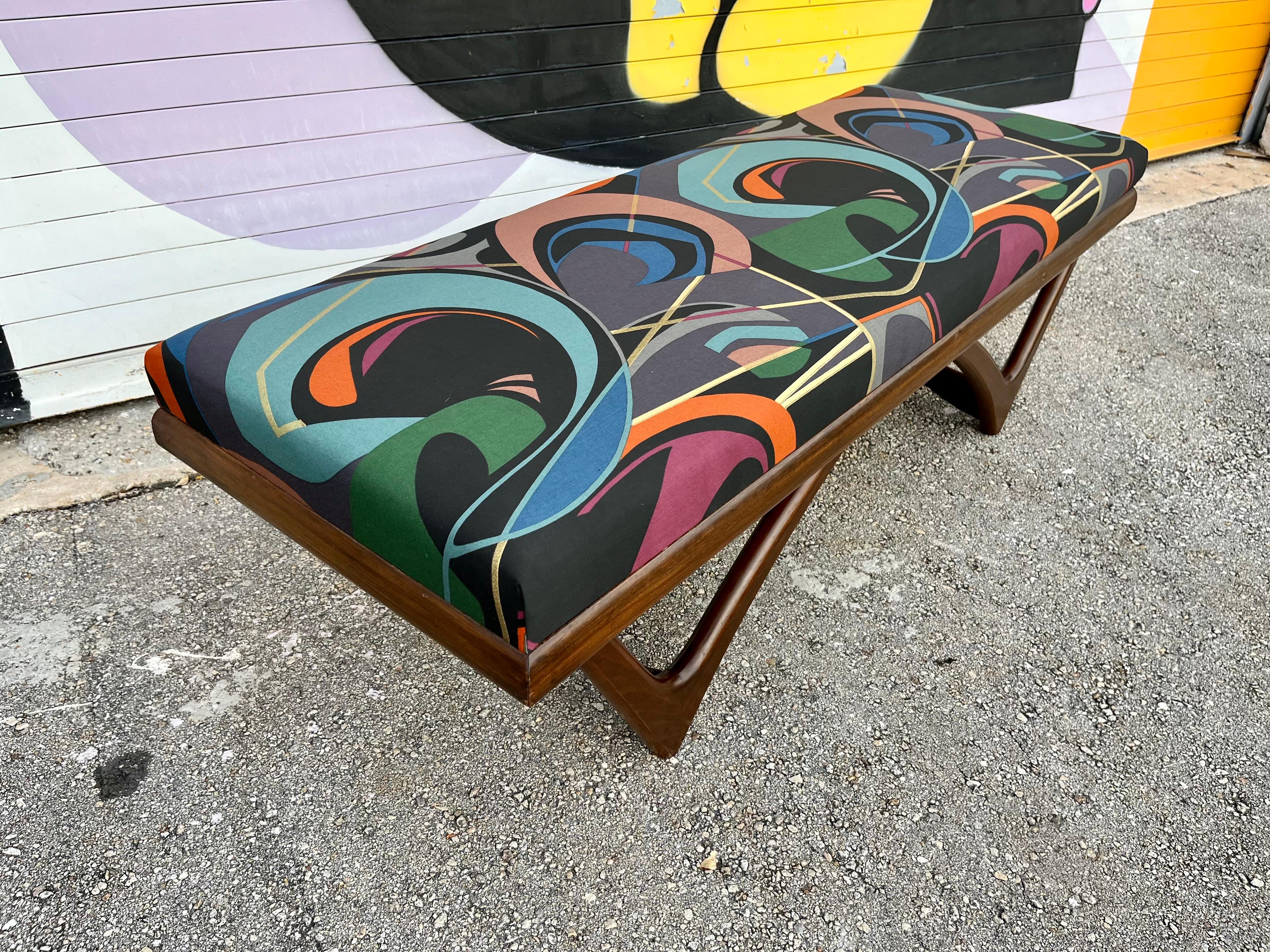 Mid-Century Modern Sculptural Bench in the Adrian Pearsall Style. Circa 1960s.  In Good Condition For Sale In Miami, FL