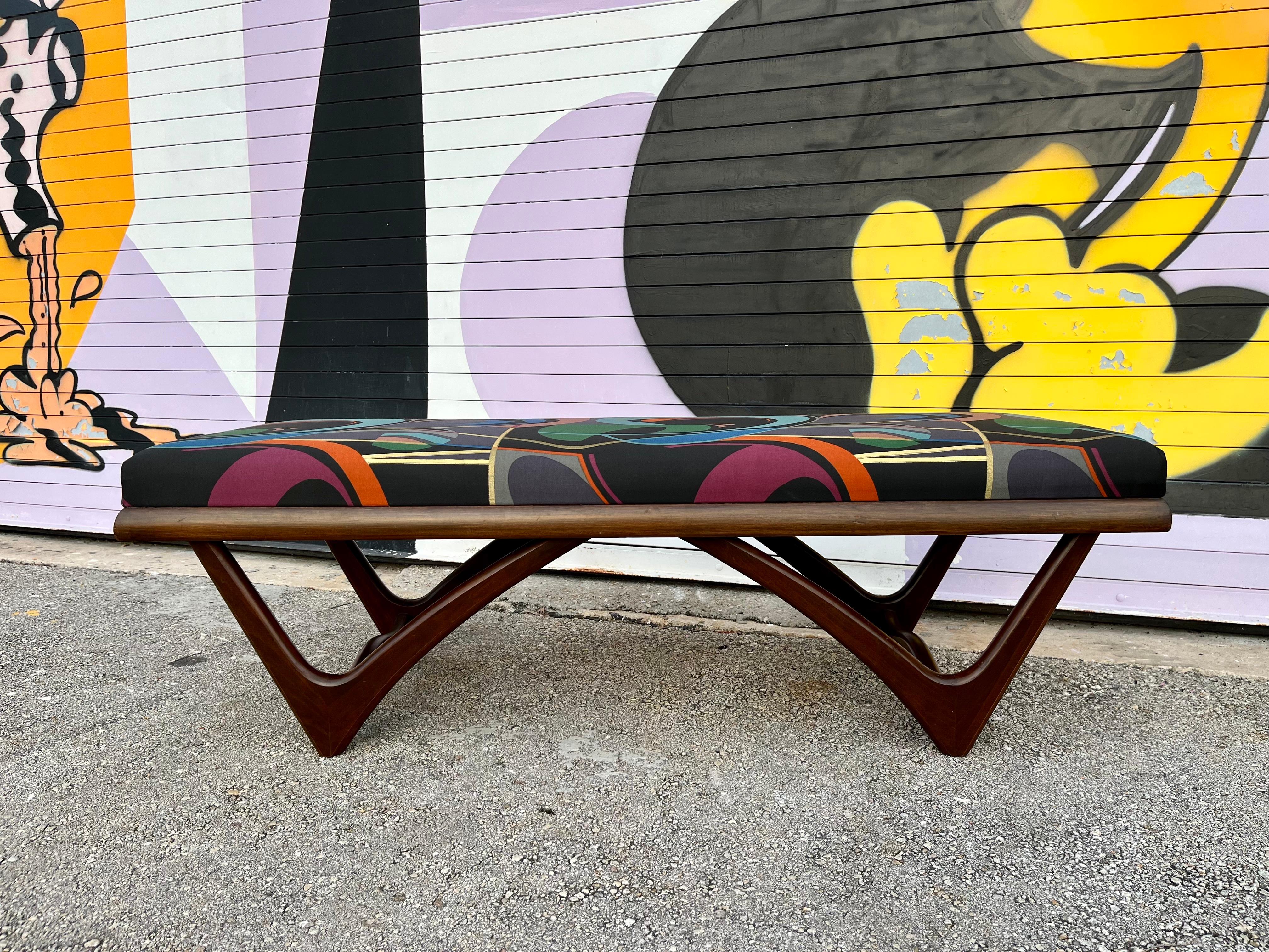 Mid-20th Century Mid-Century Modern Sculptural Bench in the Adrian Pearsall Style. Circa 1960s.  For Sale