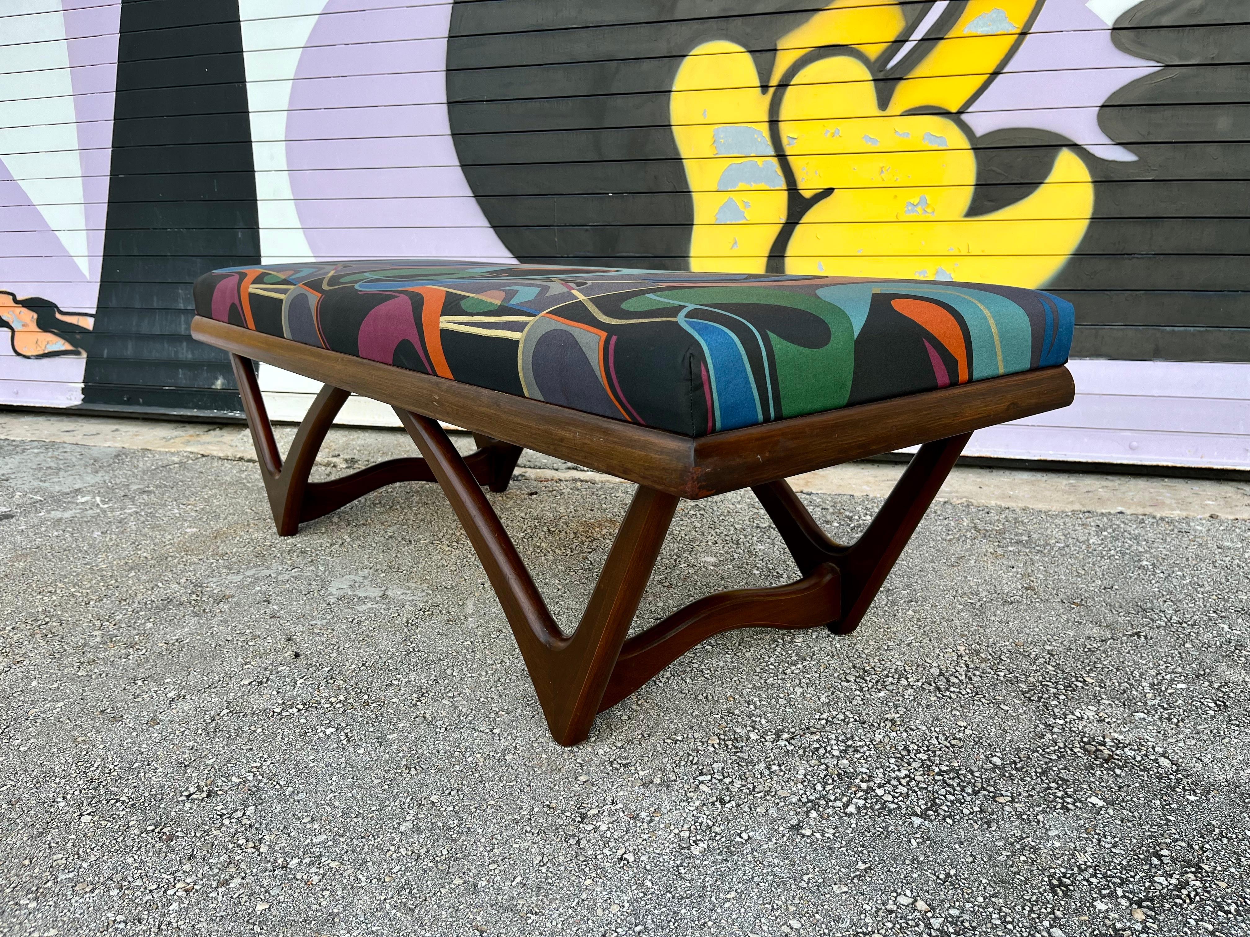 Mid-Century Modern Sculptural Bench in the Adrian Pearsall Style. Circa 1960s.  For Sale 1
