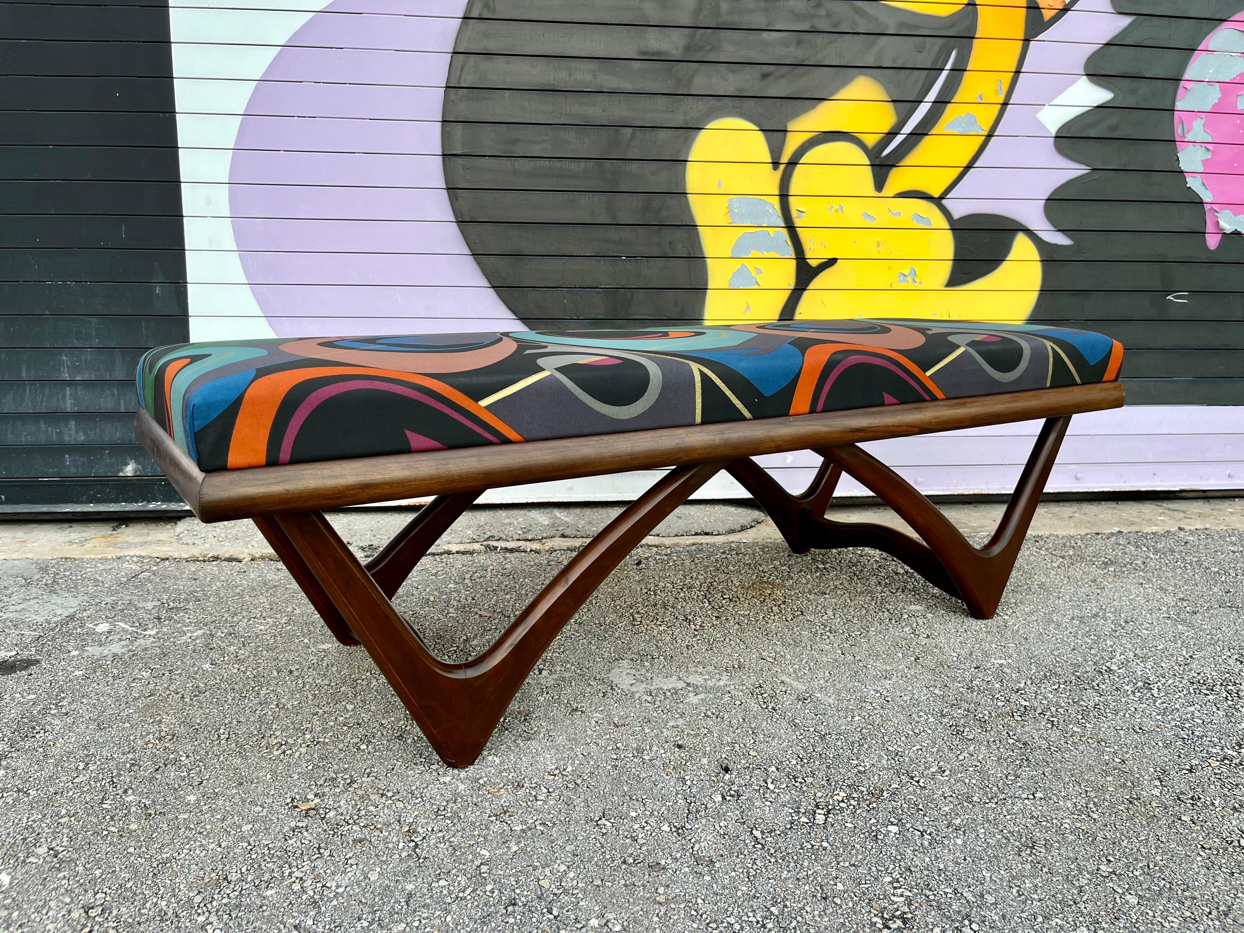 Mid-Century Modern Sculptural Bench in the Adrian Pearsall Style. Circa 1960s.  For Sale 2