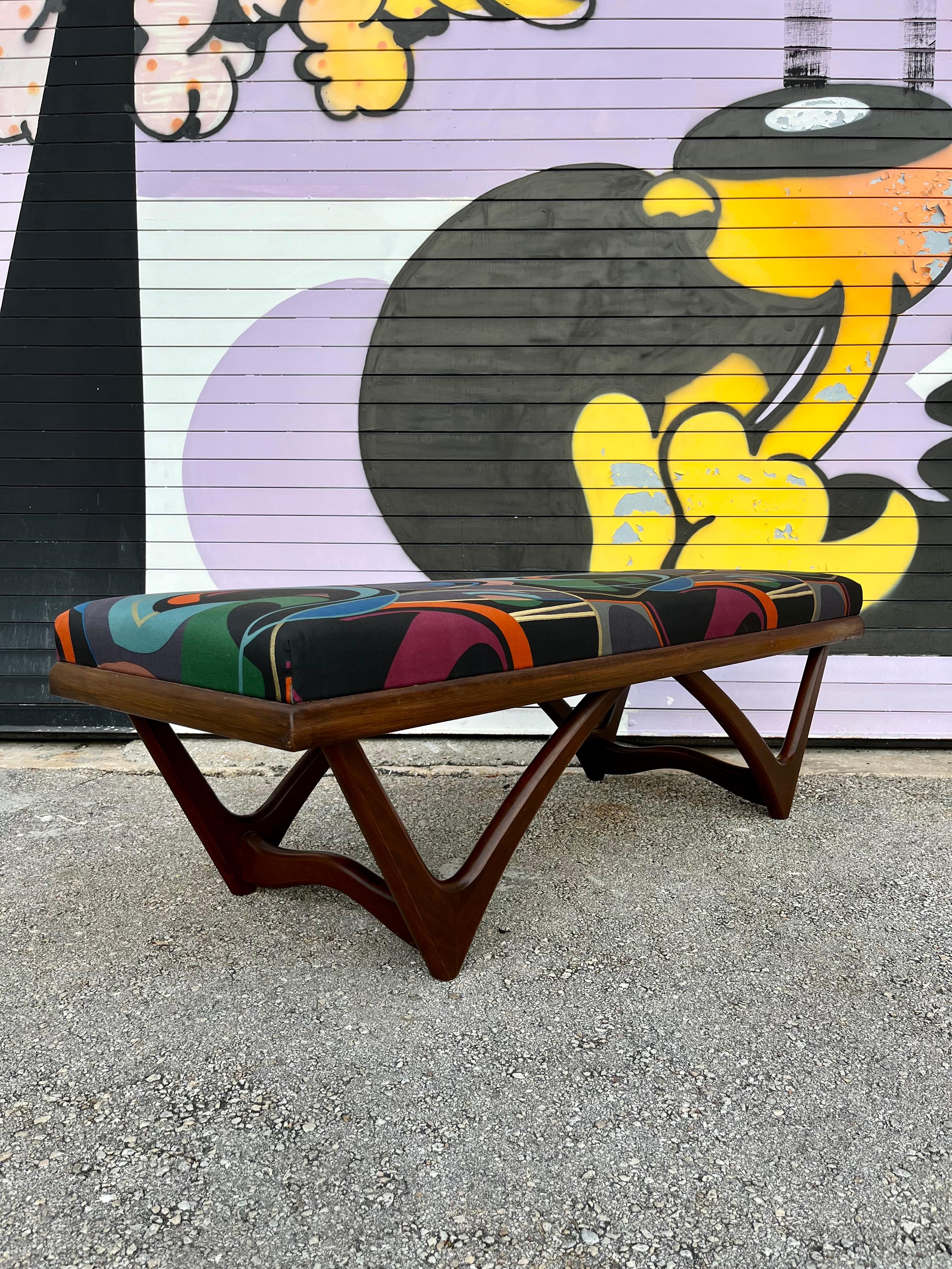 Mid-Century Modern Sculptural Bench in the Adrian Pearsall Style. Circa 1960s.  For Sale 3